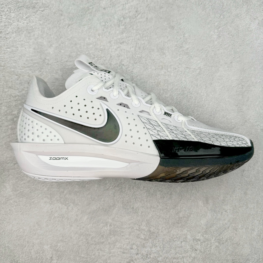 ＃JC纯原 NK Air Zoom G.T.Cut 3.0 EP 新款实战低帮篮球鞋 黑白熊猫 DV2913-102 一个月返厂/换新售后服务 支持各种实战 全套原纸板楦头开发 独家原档数据私模唯一正确8层组合大底 全新GT Cut 3.0 全掌搭载了 ZoomX 泡棉 使得整双鞋在缓震表现上可谓相当优秀 拥有着顶级科技配置的同时 颜值设计也非常可观 整体鞋型仍然保留了前低后高的设计 G.T. Cut 传统的突进极速突破的感觉 鞋头麂皮材质和 NK Flywire 飞线工艺 相对来说包裹感更好了 必备的TPU 支撑片 两侧 Swoosh 的透气孔设计 起到散热透气的作用 鞋舌采用类似跑鞋的半开叉式设计 搭配鞋带既可以提升包裹感 又降低了运动中鞋舌乱跑的可能性 鞋子内里填充相当厚实 避免掉跟 尺码：36 36.5 37.5 38 38.5 39 40 40.5 41 42 42.5 43 44 44.5 45 45.5 46 47 47.5 48.5-选品中心