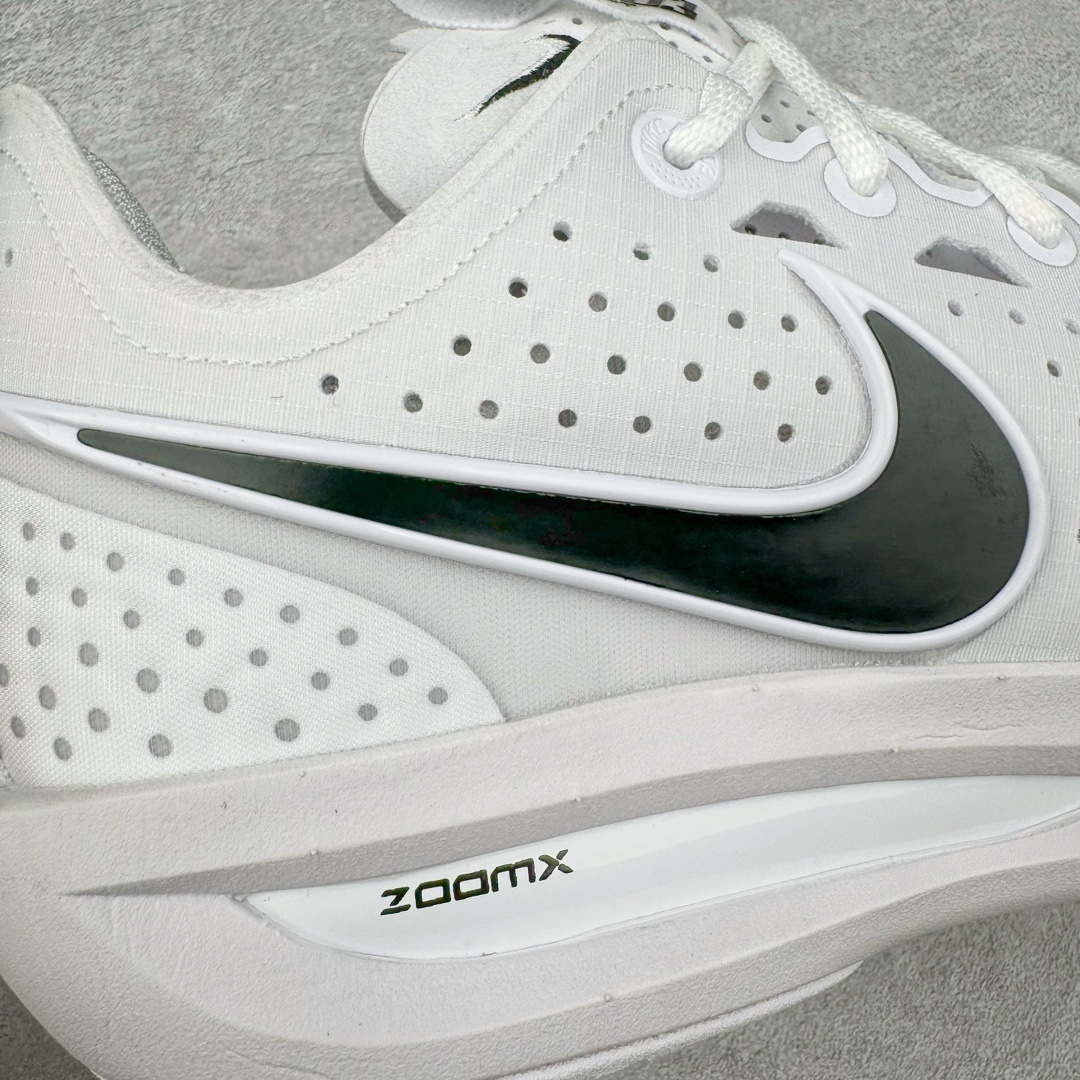 图片[17]-＃JC纯原 NK Air Zoom G.T.Cut 3.0 EP 新款实战低帮篮球鞋 黑白熊猫 DV2913-102 一个月返厂/换新售后服务 支持各种实战 全套原纸板楦头开发 独家原档数据私模唯一正确8层组合大底 全新GT Cut 3.0 全掌搭载了 ZoomX 泡棉 使得整双鞋在缓震表现上可谓相当优秀 拥有着顶级科技配置的同时 颜值设计也非常可观 整体鞋型仍然保留了前低后高的设计 G.T. Cut 传统的突进极速突破的感觉 鞋头麂皮材质和 NK Flywire 飞线工艺 相对来说包裹感更好了 必备的TPU 支撑片 两侧 Swoosh 的透气孔设计 起到散热透气的作用 鞋舌采用类似跑鞋的半开叉式设计 搭配鞋带既可以提升包裹感 又降低了运动中鞋舌乱跑的可能性 鞋子内里填充相当厚实 避免掉跟 尺码：36 36.5 37.5 38 38.5 39 40 40.5 41 42 42.5 43 44 44.5 45 45.5 46 47 47.5 48.5-选品中心