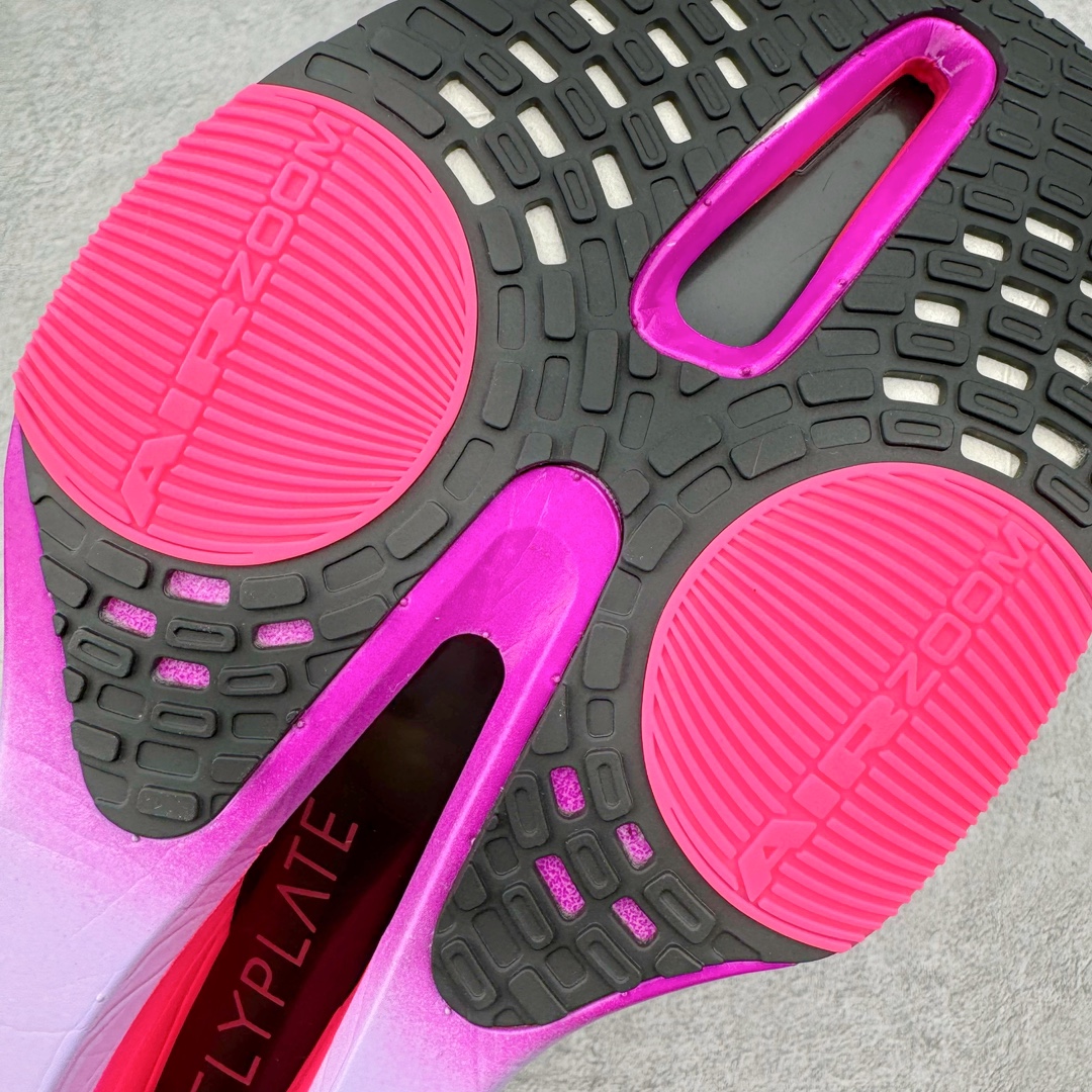 图片[18]-＃JC纯原 NK Air Zoom Alphafly NEXT% 3 2024全新马拉松超级跑鞋 FB8311-100 有史以来最轻盈、测试次数最多的NK Alphafly 经过精英马拉松运动员的测试验证 并搭载Air Zoom气垫 旨在助力跑者实现突破 取得更佳的成绩 在开发过程中 Alphafly 3帮助耐克运动员凯尔文·基普图姆（Kelvin Kiptum）以2：00：35的成绩刷新了马拉松世界纪录 Alphafly的动力设计没有改变——Air Zoom气垫单元、Flyplate碳纤维板和ZoomX泡绵 但是整体系统的制作方法略有调整 优化和提升了对运动员的帮助 主要更新包括一体式鞋底 提供顺畅稳定的“后跟到脚趾”过渡；更宽的全长Flyplate碳纤维板提供稳定助推力 全新Fast Shot外底保证出色牵引力和抓地力 全新Atomknit 3.0鞋面提供更强的控制力、透气性和中足支撑力 尺码：36 36.5 37.5 38 38.5 39 40 40.5 41 42 42.5 43 44 44.5 45 46-选品中心