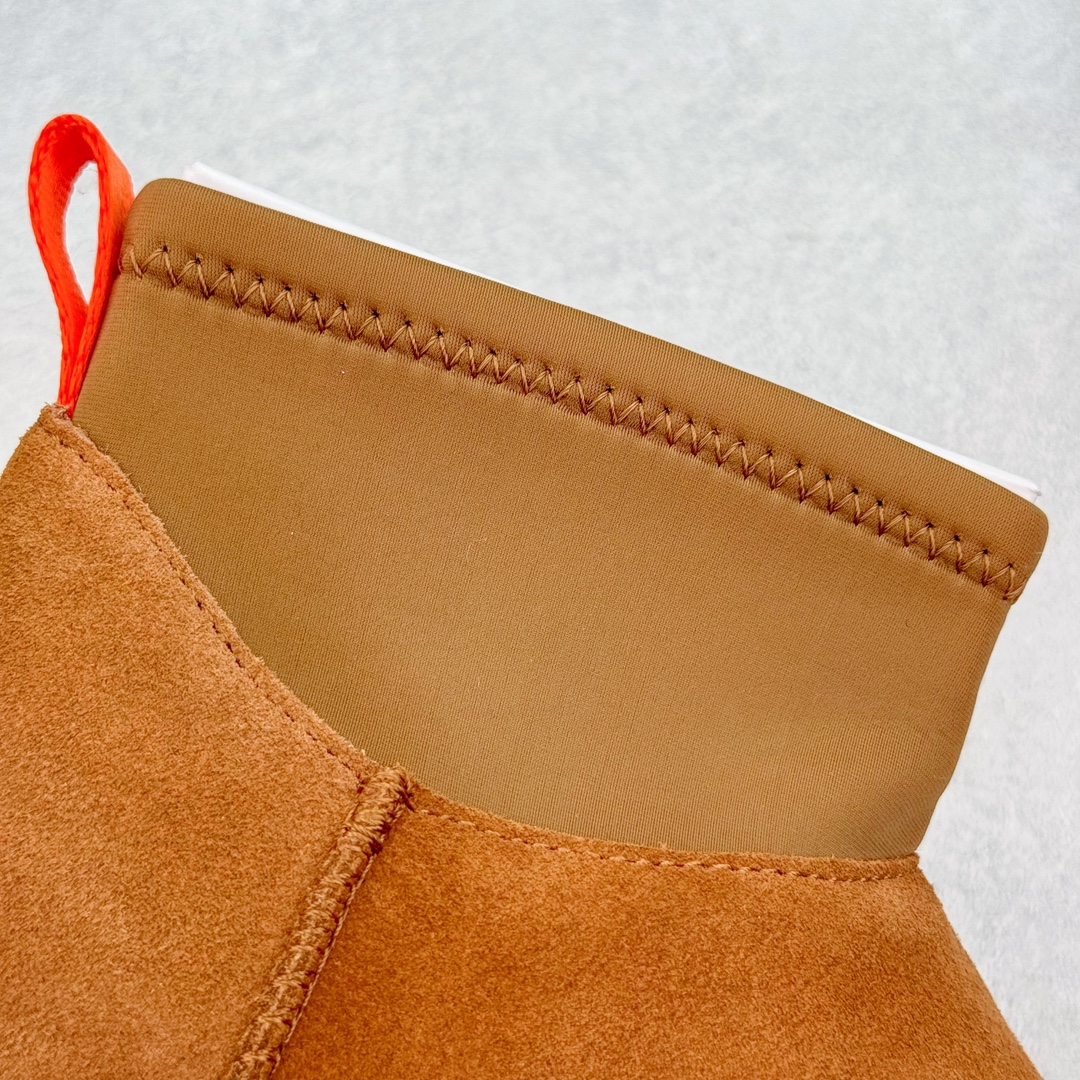 图片[13]-＃GX UGG 8170 经典秋冬羊皮毛一体雪地靴 全鞋采用ZP同厂 隆丰A级澳洲进口羊皮毛一体 品牌代工厂生产线 完全遵循ZP工艺流程 代工厂原厂版师 秉承无原鞋不开发选择 注重每一处细节 市面最正版型 TREADLITE\\\”轻翼\\\”科技外底 轻便/耐用/柔韧/桩型【售后郑重承诺】一个月内若出现重大脱胶/断底等质量问题 直接为您换新！尺码：35 36 37 38 39 40-选品中心