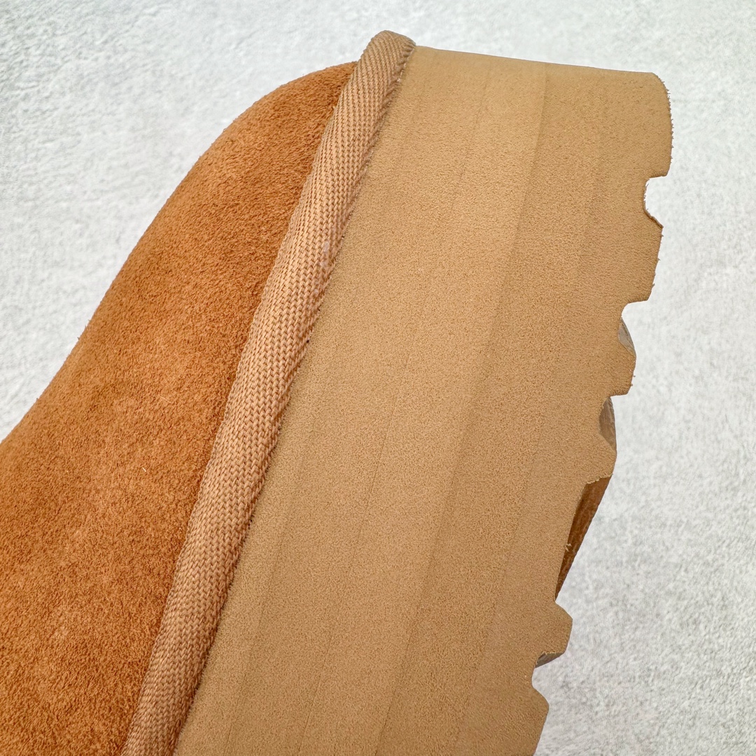 图片[15]-＃GX UGG 8170 经典秋冬羊皮毛一体雪地靴 全鞋采用ZP同厂 隆丰A级澳洲进口羊皮毛一体 品牌代工厂生产线 完全遵循ZP工艺流程 代工厂原厂版师 秉承无原鞋不开发选择 注重每一处细节 市面最正版型 TREADLITE\\\”轻翼\\\”科技外底 轻便/耐用/柔韧/桩型【售后郑重承诺】一个月内若出现重大脱胶/断底等质量问题 直接为您换新！尺码：35 36 37 38 39 40-选品中心