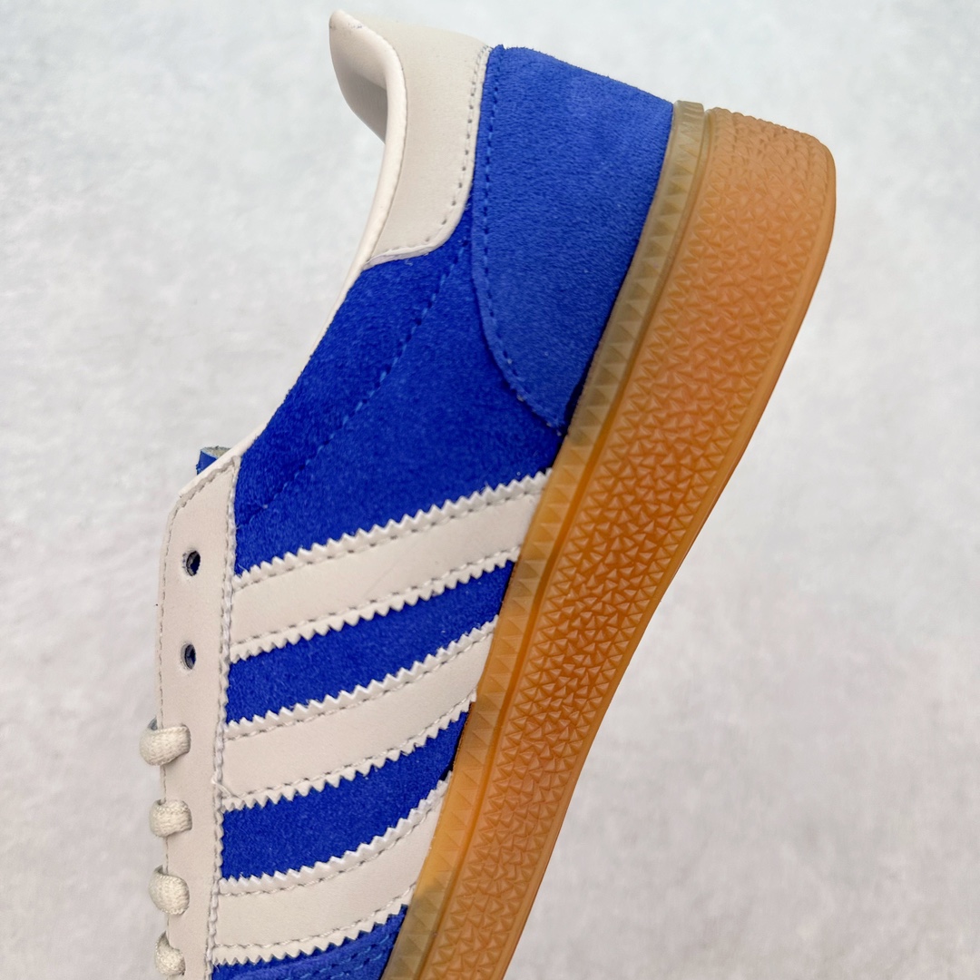 图片[7]-AD Originals Handball SPZL 手球运动员系列百搭休闲运动板鞋 JP5278 这款来自阿迪达斯的这款HANDBALL SPZL前身是一双手球运动鞋，这一次拿来复刻，所以鞋面的主要色彩选用了黑色， 鞋面外侧除了Spezial字母之外还有三叶草标志。Handball SPZL作为复古手球训练鞋与作为室内足球鞋的Samba有着异曲同工之处，但是质感更为出众的鞋身以及丰富的配色选择比起Samba来讲可以说是更胜一筹了！尺码：36 36⅔ 37⅓ 38 38⅔ 39⅓ 40 40⅔ 41⅓ 42 42⅔ 43⅓ 44 45-选品中心