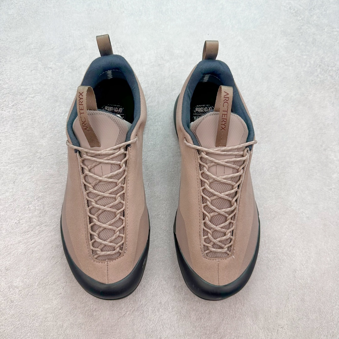 图片[2]-加拿大品牌 始祖鸟·Arcteryx始祖鸟 Konseal Lt 轻量网布防滑轻便耐磨低帮越野跑步鞋 利用先进的技术、更轻但可靠耐用的材料和高度专注的设计流程，我们创造了我们最轻的接近鞋 Konseal LT。它专为在您携带背包和攀爬装备时覆盖崎岖的地面而设计，提供足底支撑和保护、应对不断変化的地形的敏捷性以及 Vibram® Megagrip 外底的自抓地力。内里提供赤足舒适感，鞋跟可平折，因此您可以在系绳或露营时将其作为木屐穿着。尺码：35 36 37 38 39 40 41 42 43 44 45-选品中心