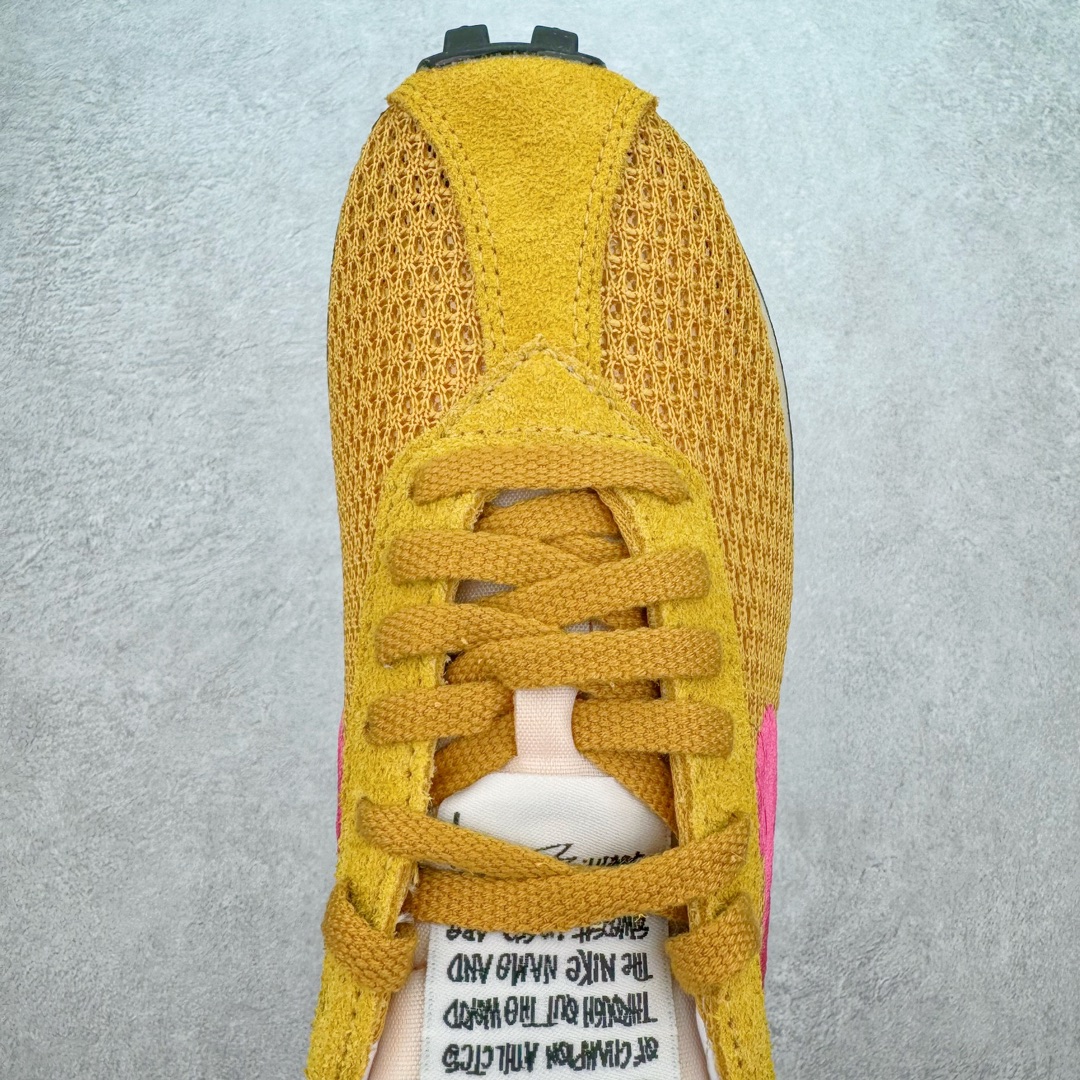 图片[4]-＃KZ纯原 Stussy x NK Roshe Run LD-1000 舒适百搭防滑耐磨低帮休闲跑步鞋男女同款 斯图西联名 棕粉 FQ5369-700 以其中白蓝色款式为例 设计师将白色作为底色 使用蓝色点缀两侧 NK Swoosh 提升视觉层次感的同时还进一步丰富色彩体系 材质方面更是尽显复古气质 全鞋采用大面积网眼面料设计 再在鞋头位置搭配上一大块绒面革 塑造出出色质感以及良好的透气性能 细节上 最醒目的便是两侧精致的Swoosh 点明品牌身份 此外鞋舌上出现的 Stussy 手绘涂鸦字体同样格外亮眼 不仅如此 鞋款后跟上还有 Stussy 字样 Logo 再次点题 彰显出该鞋款特有的联名属性 尺码：36 36.5 37.5 38 38.5 39 40 40.5 41 42 42.5 43 44 44.5 45 46-选品中心