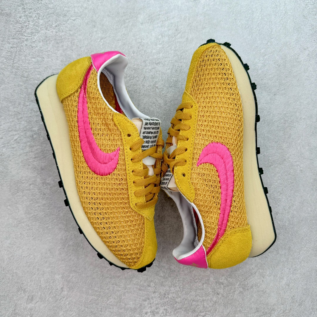 图片[3]-＃KZ纯原 Stussy x NK Roshe Run LD-1000 舒适百搭防滑耐磨低帮休闲跑步鞋男女同款 斯图西联名 棕粉 FQ5369-700 以其中白蓝色款式为例 设计师将白色作为底色 使用蓝色点缀两侧 NK Swoosh 提升视觉层次感的同时还进一步丰富色彩体系 材质方面更是尽显复古气质 全鞋采用大面积网眼面料设计 再在鞋头位置搭配上一大块绒面革 塑造出出色质感以及良好的透气性能 细节上 最醒目的便是两侧精致的Swoosh 点明品牌身份 此外鞋舌上出现的 Stussy 手绘涂鸦字体同样格外亮眼 不仅如此 鞋款后跟上还有 Stussy 字样 Logo 再次点题 彰显出该鞋款特有的联名属性 尺码：36 36.5 37.5 38 38.5 39 40 40.5 41 42 42.5 43 44 44.5 45 46-选品中心