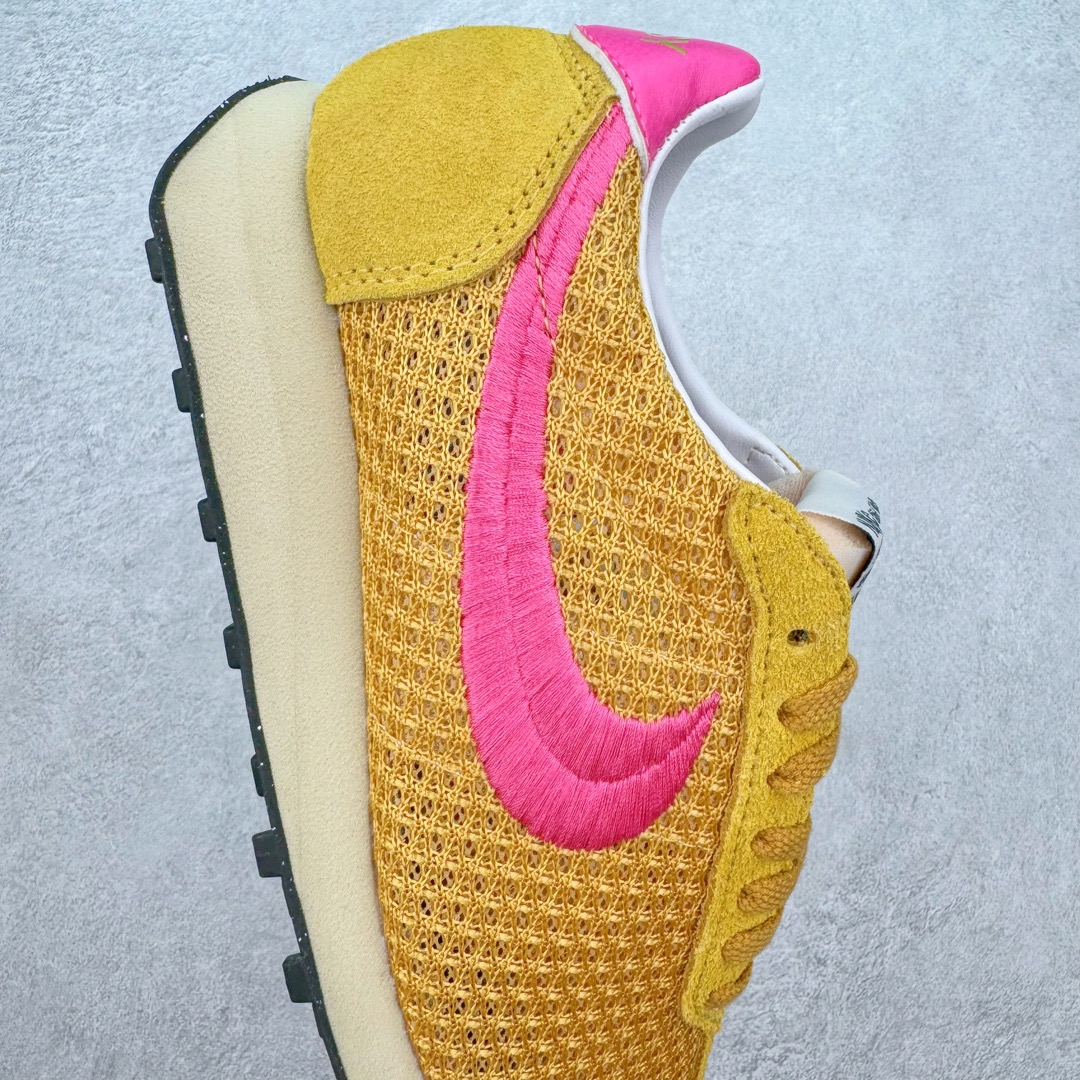 图片[6]-＃KZ纯原 Stussy x NK Roshe Run LD-1000 舒适百搭防滑耐磨低帮休闲跑步鞋男女同款 斯图西联名 棕粉 FQ5369-700 以其中白蓝色款式为例 设计师将白色作为底色 使用蓝色点缀两侧 NK Swoosh 提升视觉层次感的同时还进一步丰富色彩体系 材质方面更是尽显复古气质 全鞋采用大面积网眼面料设计 再在鞋头位置搭配上一大块绒面革 塑造出出色质感以及良好的透气性能 细节上 最醒目的便是两侧精致的Swoosh 点明品牌身份 此外鞋舌上出现的 Stussy 手绘涂鸦字体同样格外亮眼 不仅如此 鞋款后跟上还有 Stussy 字样 Logo 再次点题 彰显出该鞋款特有的联名属性 尺码：36 36.5 37.5 38 38.5 39 40 40.5 41 42 42.5 43 44 44.5 45 46-选品中心