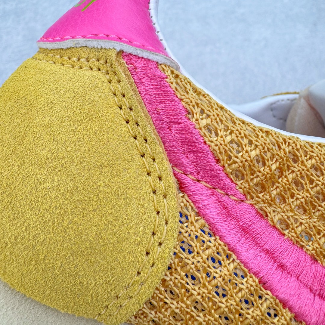 图片[16]-＃KZ纯原 Stussy x NK Roshe Run LD-1000 舒适百搭防滑耐磨低帮休闲跑步鞋男女同款 斯图西联名 棕粉 FQ5369-700 以其中白蓝色款式为例 设计师将白色作为底色 使用蓝色点缀两侧 NK Swoosh 提升视觉层次感的同时还进一步丰富色彩体系 材质方面更是尽显复古气质 全鞋采用大面积网眼面料设计 再在鞋头位置搭配上一大块绒面革 塑造出出色质感以及良好的透气性能 细节上 最醒目的便是两侧精致的Swoosh 点明品牌身份 此外鞋舌上出现的 Stussy 手绘涂鸦字体同样格外亮眼 不仅如此 鞋款后跟上还有 Stussy 字样 Logo 再次点题 彰显出该鞋款特有的联名属性 尺码：36 36.5 37.5 38 38.5 39 40 40.5 41 42 42.5 43 44 44.5 45 46-选品中心