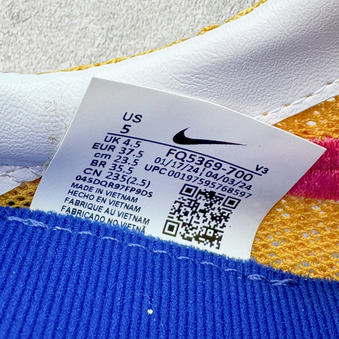 图片[12]-＃KZ纯原 Stussy x NK Roshe Run LD-1000 舒适百搭防滑耐磨低帮休闲跑步鞋男女同款 斯图西联名 棕粉 FQ5369-700 以其中白蓝色款式为例 设计师将白色作为底色 使用蓝色点缀两侧 NK Swoosh 提升视觉层次感的同时还进一步丰富色彩体系 材质方面更是尽显复古气质 全鞋采用大面积网眼面料设计 再在鞋头位置搭配上一大块绒面革 塑造出出色质感以及良好的透气性能 细节上 最醒目的便是两侧精致的Swoosh 点明品牌身份 此外鞋舌上出现的 Stussy 手绘涂鸦字体同样格外亮眼 不仅如此 鞋款后跟上还有 Stussy 字样 Logo 再次点题 彰显出该鞋款特有的联名属性 尺码：36 36.5 37.5 38 38.5 39 40 40.5 41 42 42.5 43 44 44.5 45 46-选品中心