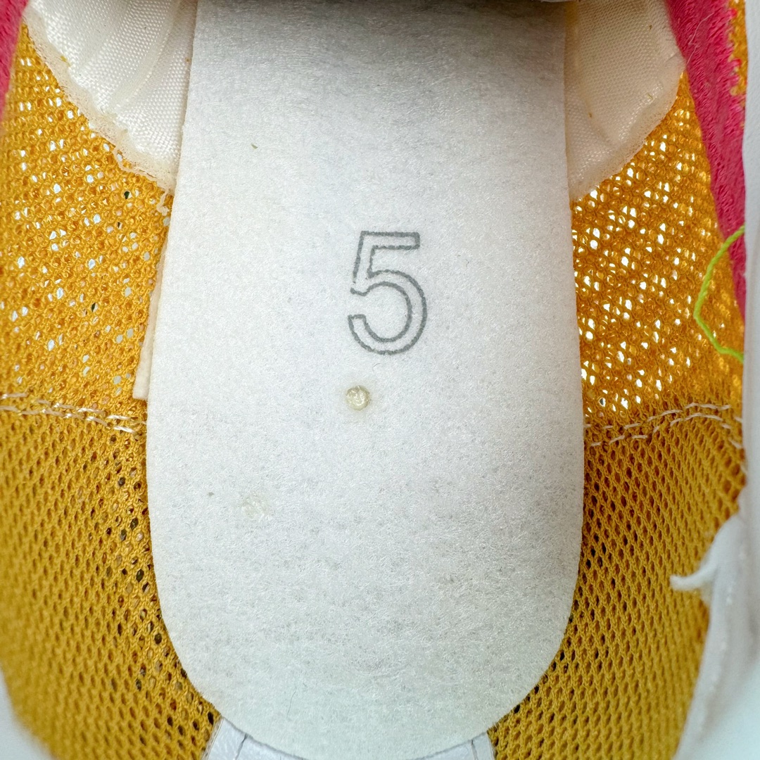 图片[10]-＃KZ纯原 Stussy x NK Roshe Run LD-1000 舒适百搭防滑耐磨低帮休闲跑步鞋男女同款 斯图西联名 棕粉 FQ5369-700 以其中白蓝色款式为例 设计师将白色作为底色 使用蓝色点缀两侧 NK Swoosh 提升视觉层次感的同时还进一步丰富色彩体系 材质方面更是尽显复古气质 全鞋采用大面积网眼面料设计 再在鞋头位置搭配上一大块绒面革 塑造出出色质感以及良好的透气性能 细节上 最醒目的便是两侧精致的Swoosh 点明品牌身份 此外鞋舌上出现的 Stussy 手绘涂鸦字体同样格外亮眼 不仅如此 鞋款后跟上还有 Stussy 字样 Logo 再次点题 彰显出该鞋款特有的联名属性 尺码：36 36.5 37.5 38 38.5 39 40 40.5 41 42 42.5 43 44 44.5 45 46-选品中心