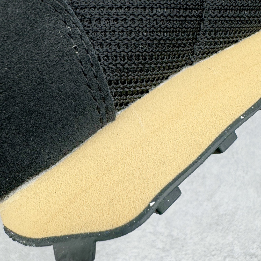 图片[17]-＃KZ纯原 Stussy x NK Roshe Run LD-1000 舒适百搭防滑耐磨低帮休闲跑步鞋男女同款 斯图西联名 黑白 HM0950-001 以其中白蓝色款式为例 设计师将白色作为底色 使用蓝色点缀两侧 NK Swoosh 提升视觉层次感的同时还进一步丰富色彩体系 材质方面更是尽显复古气质 全鞋采用大面积网眼面料设计 再在鞋头位置搭配上一大块绒面革 塑造出出色质感以及良好的透气性能 细节上 最醒目的便是两侧精致的Swoosh 点明品牌身份 此外鞋舌上出现的 Stussy 手绘涂鸦字体同样格外亮眼 不仅如此 鞋款后跟上还有 Stussy 字样 Logo 再次点题 彰显出该鞋款特有的联名属性 尺码：36 36.5 37.5 38 38.5 39 40 40.5 41 42 42.5 43 44 44.5 45 46-选品中心