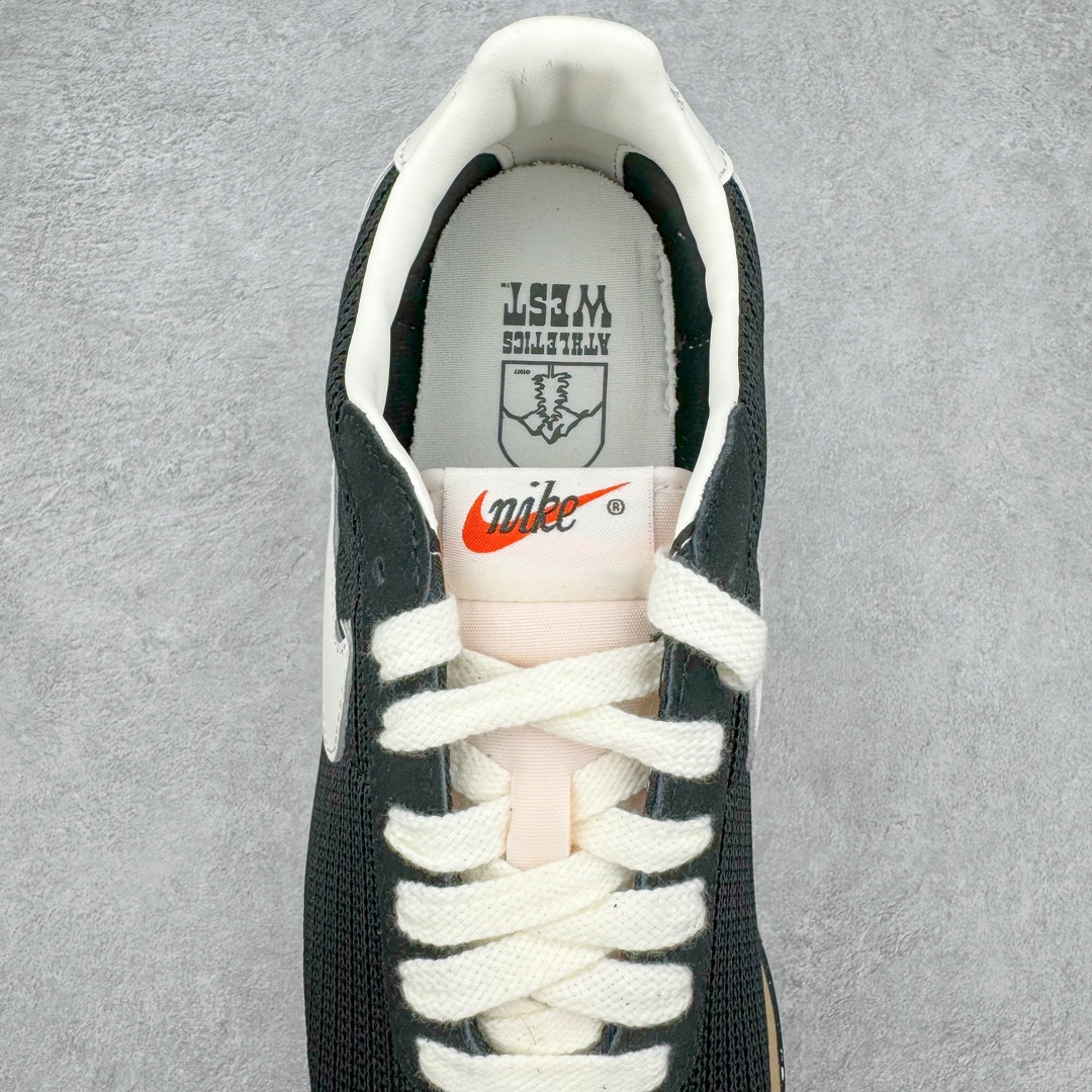 图片[5]-＃KZ纯原 Stussy x NK Roshe Run LD-1000 舒适百搭防滑耐磨低帮休闲跑步鞋男女同款 斯图西联名 黑白 HM0950-001 以其中白蓝色款式为例 设计师将白色作为底色 使用蓝色点缀两侧 NK Swoosh 提升视觉层次感的同时还进一步丰富色彩体系 材质方面更是尽显复古气质 全鞋采用大面积网眼面料设计 再在鞋头位置搭配上一大块绒面革 塑造出出色质感以及良好的透气性能 细节上 最醒目的便是两侧精致的Swoosh 点明品牌身份 此外鞋舌上出现的 Stussy 手绘涂鸦字体同样格外亮眼 不仅如此 鞋款后跟上还有 Stussy 字样 Logo 再次点题 彰显出该鞋款特有的联名属性 尺码：36 36.5 37.5 38 38.5 39 40 40.5 41 42 42.5 43 44 44.5 45 46-选品中心