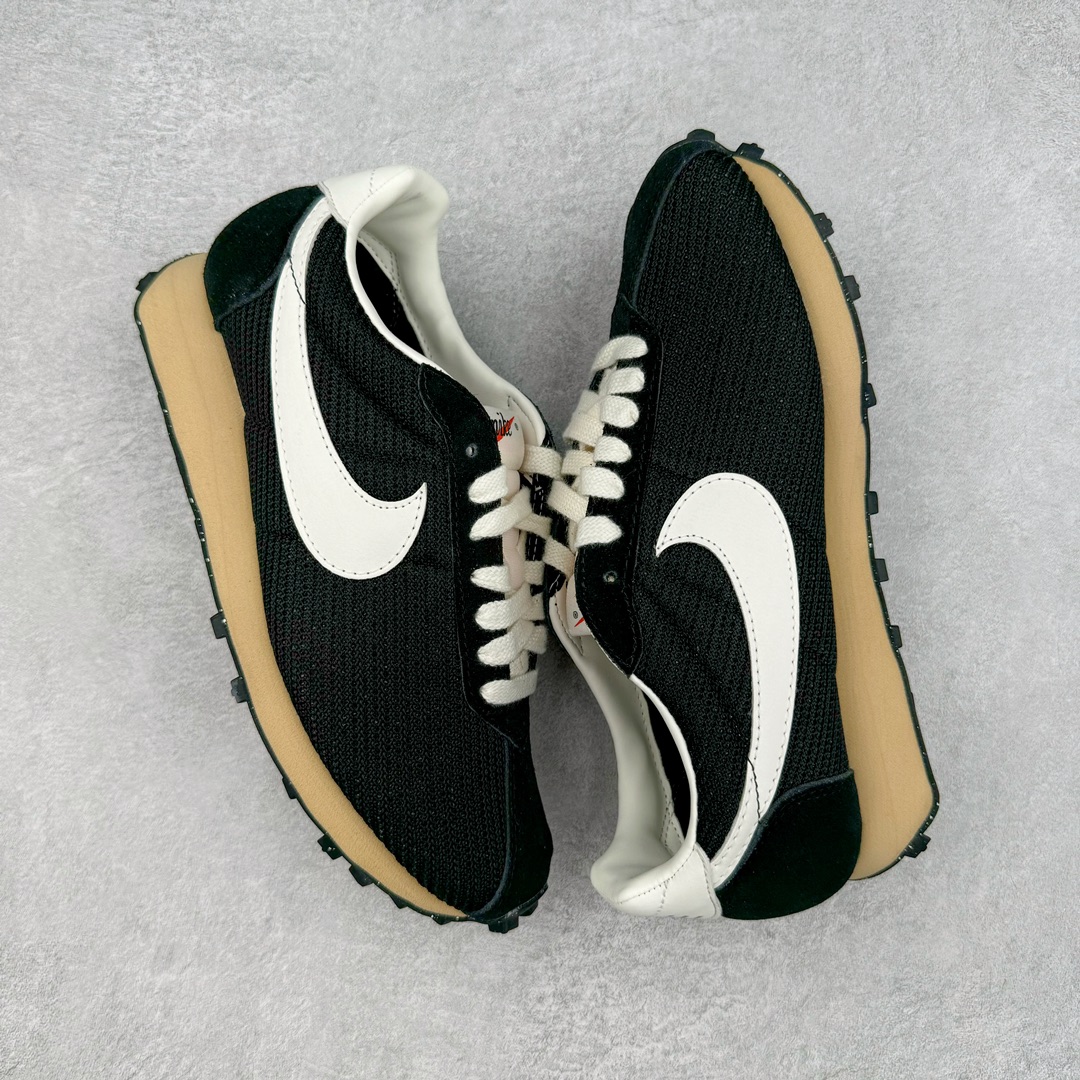 图片[3]-＃KZ纯原 Stussy x NK Roshe Run LD-1000 舒适百搭防滑耐磨低帮休闲跑步鞋男女同款 斯图西联名 黑白 HM0950-001 以其中白蓝色款式为例 设计师将白色作为底色 使用蓝色点缀两侧 NK Swoosh 提升视觉层次感的同时还进一步丰富色彩体系 材质方面更是尽显复古气质 全鞋采用大面积网眼面料设计 再在鞋头位置搭配上一大块绒面革 塑造出出色质感以及良好的透气性能 细节上 最醒目的便是两侧精致的Swoosh 点明品牌身份 此外鞋舌上出现的 Stussy 手绘涂鸦字体同样格外亮眼 不仅如此 鞋款后跟上还有 Stussy 字样 Logo 再次点题 彰显出该鞋款特有的联名属性 尺码：36 36.5 37.5 38 38.5 39 40 40.5 41 42 42.5 43 44 44.5 45 46-选品中心