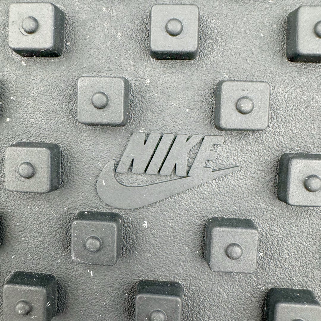 图片[19]-＃KZ纯原 Stussy x NK Roshe Run LD-1000 舒适百搭防滑耐磨低帮休闲跑步鞋男女同款 斯图西联名 黑白 HM0950-001 以其中白蓝色款式为例 设计师将白色作为底色 使用蓝色点缀两侧 NK Swoosh 提升视觉层次感的同时还进一步丰富色彩体系 材质方面更是尽显复古气质 全鞋采用大面积网眼面料设计 再在鞋头位置搭配上一大块绒面革 塑造出出色质感以及良好的透气性能 细节上 最醒目的便是两侧精致的Swoosh 点明品牌身份 此外鞋舌上出现的 Stussy 手绘涂鸦字体同样格外亮眼 不仅如此 鞋款后跟上还有 Stussy 字样 Logo 再次点题 彰显出该鞋款特有的联名属性 尺码：36 36.5 37.5 38 38.5 39 40 40.5 41 42 42.5 43 44 44.5 45 46-选品中心