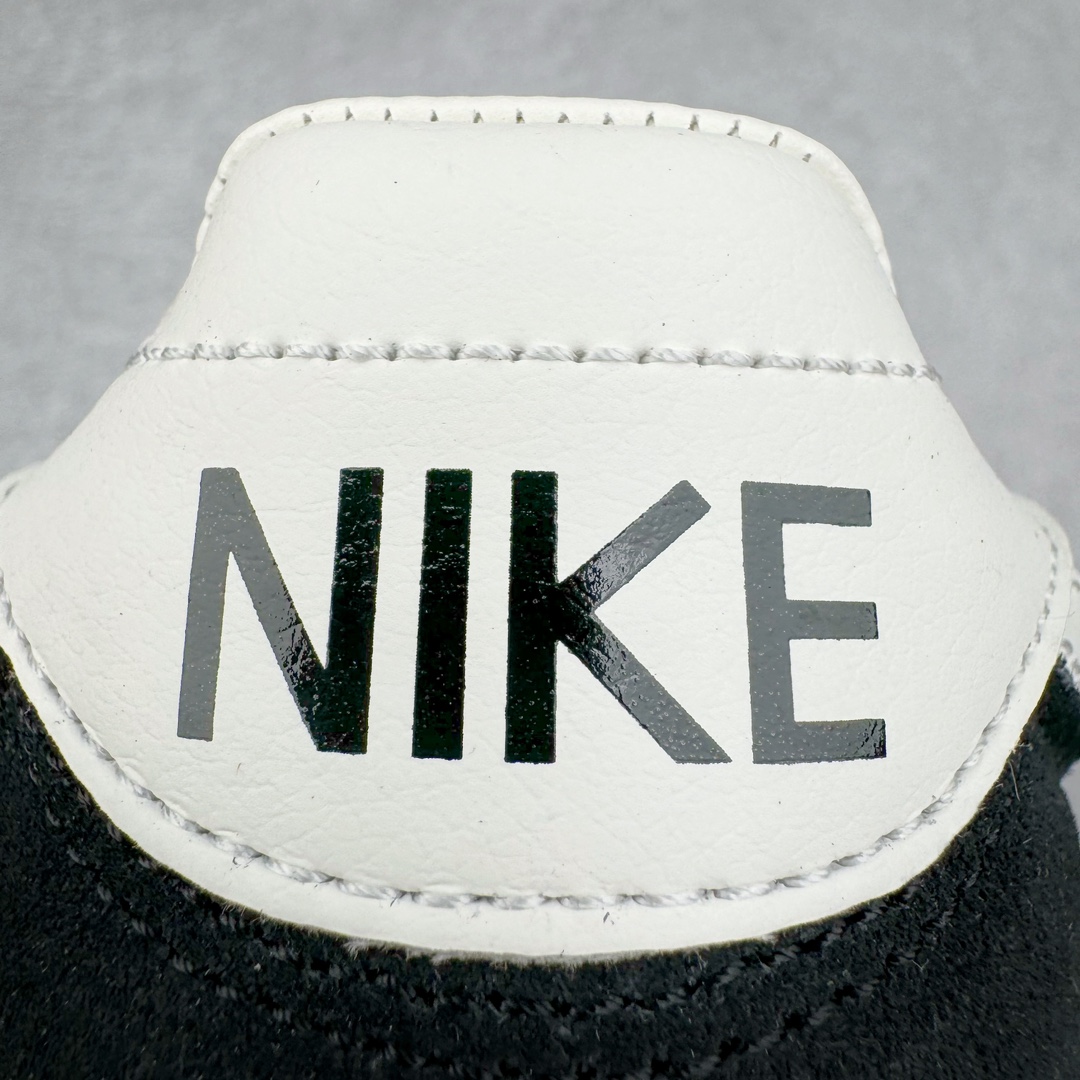 图片[12]-＃KZ纯原 Stussy x NK Roshe Run LD-1000 舒适百搭防滑耐磨低帮休闲跑步鞋男女同款 斯图西联名 黑白 HM0950-001 以其中白蓝色款式为例 设计师将白色作为底色 使用蓝色点缀两侧 NK Swoosh 提升视觉层次感的同时还进一步丰富色彩体系 材质方面更是尽显复古气质 全鞋采用大面积网眼面料设计 再在鞋头位置搭配上一大块绒面革 塑造出出色质感以及良好的透气性能 细节上 最醒目的便是两侧精致的Swoosh 点明品牌身份 此外鞋舌上出现的 Stussy 手绘涂鸦字体同样格外亮眼 不仅如此 鞋款后跟上还有 Stussy 字样 Logo 再次点题 彰显出该鞋款特有的联名属性 尺码：36 36.5 37.5 38 38.5 39 40 40.5 41 42 42.5 43 44 44.5 45 46-选品中心