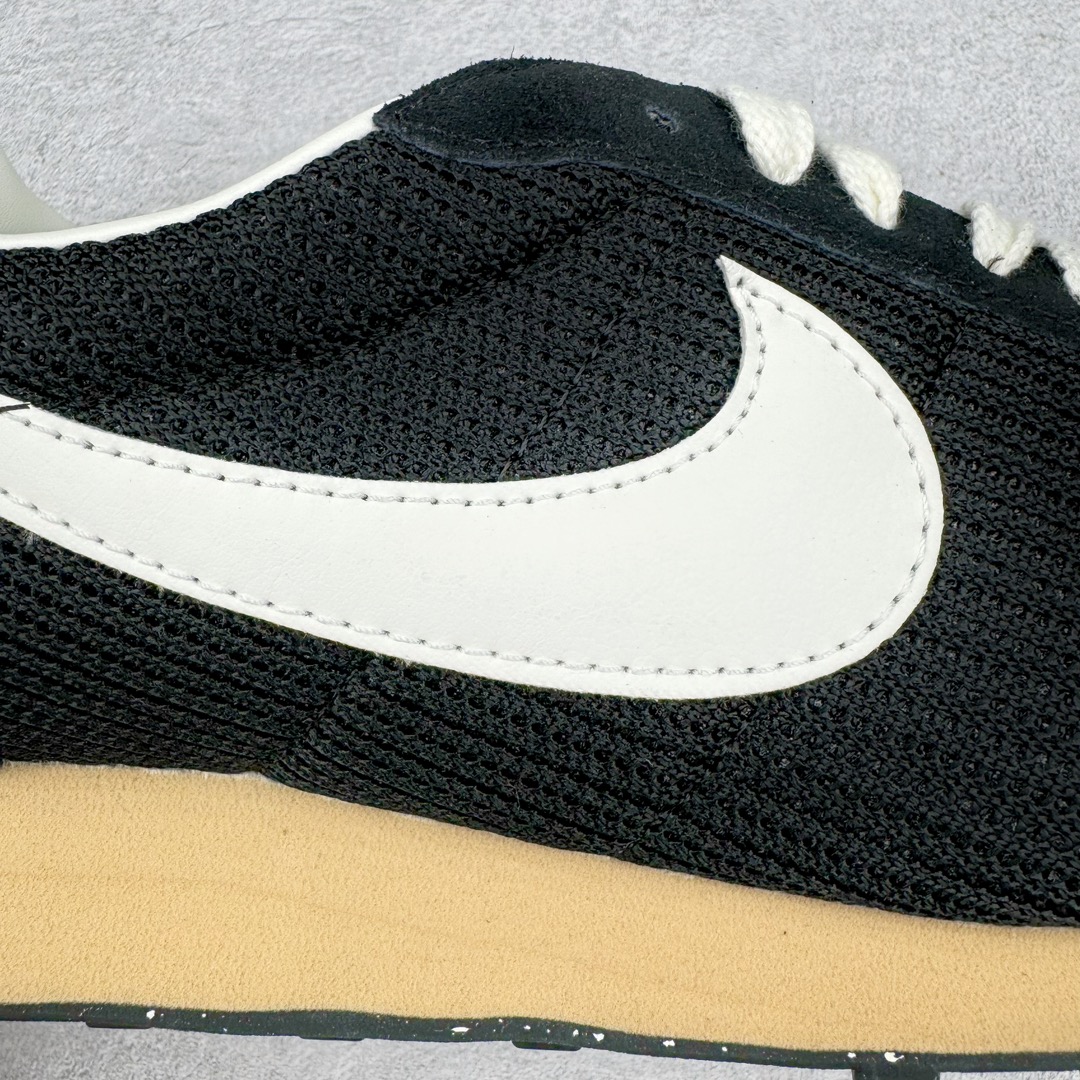 图片[18]-＃KZ纯原 Stussy x NK Roshe Run LD-1000 舒适百搭防滑耐磨低帮休闲跑步鞋男女同款 斯图西联名 黑白 HM0950-001 以其中白蓝色款式为例 设计师将白色作为底色 使用蓝色点缀两侧 NK Swoosh 提升视觉层次感的同时还进一步丰富色彩体系 材质方面更是尽显复古气质 全鞋采用大面积网眼面料设计 再在鞋头位置搭配上一大块绒面革 塑造出出色质感以及良好的透气性能 细节上 最醒目的便是两侧精致的Swoosh 点明品牌身份 此外鞋舌上出现的 Stussy 手绘涂鸦字体同样格外亮眼 不仅如此 鞋款后跟上还有 Stussy 字样 Logo 再次点题 彰显出该鞋款特有的联名属性 尺码：36 36.5 37.5 38 38.5 39 40 40.5 41 42 42.5 43 44 44.5 45 46-选品中心