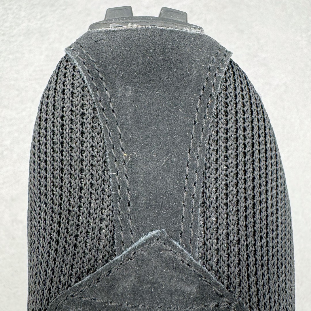 图片[15]-＃KZ纯原 Stussy x NK Roshe Run LD-1000 舒适百搭防滑耐磨低帮休闲跑步鞋男女同款 斯图西联名 黑白 HM0950-001 以其中白蓝色款式为例 设计师将白色作为底色 使用蓝色点缀两侧 NK Swoosh 提升视觉层次感的同时还进一步丰富色彩体系 材质方面更是尽显复古气质 全鞋采用大面积网眼面料设计 再在鞋头位置搭配上一大块绒面革 塑造出出色质感以及良好的透气性能 细节上 最醒目的便是两侧精致的Swoosh 点明品牌身份 此外鞋舌上出现的 Stussy 手绘涂鸦字体同样格外亮眼 不仅如此 鞋款后跟上还有 Stussy 字样 Logo 再次点题 彰显出该鞋款特有的联名属性 尺码：36 36.5 37.5 38 38.5 39 40 40.5 41 42 42.5 43 44 44.5 45 46-选品中心