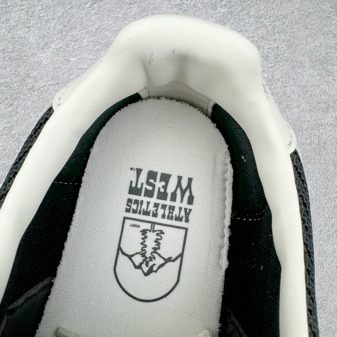 图片[13]-＃KZ纯原 Stussy x NK Roshe Run LD-1000 舒适百搭防滑耐磨低帮休闲跑步鞋男女同款 斯图西联名 黑白 HM0950-001 以其中白蓝色款式为例 设计师将白色作为底色 使用蓝色点缀两侧 NK Swoosh 提升视觉层次感的同时还进一步丰富色彩体系 材质方面更是尽显复古气质 全鞋采用大面积网眼面料设计 再在鞋头位置搭配上一大块绒面革 塑造出出色质感以及良好的透气性能 细节上 最醒目的便是两侧精致的Swoosh 点明品牌身份 此外鞋舌上出现的 Stussy 手绘涂鸦字体同样格外亮眼 不仅如此 鞋款后跟上还有 Stussy 字样 Logo 再次点题 彰显出该鞋款特有的联名属性 尺码：36 36.5 37.5 38 38.5 39 40 40.5 41 42 42.5 43 44 44.5 45 46-选品中心