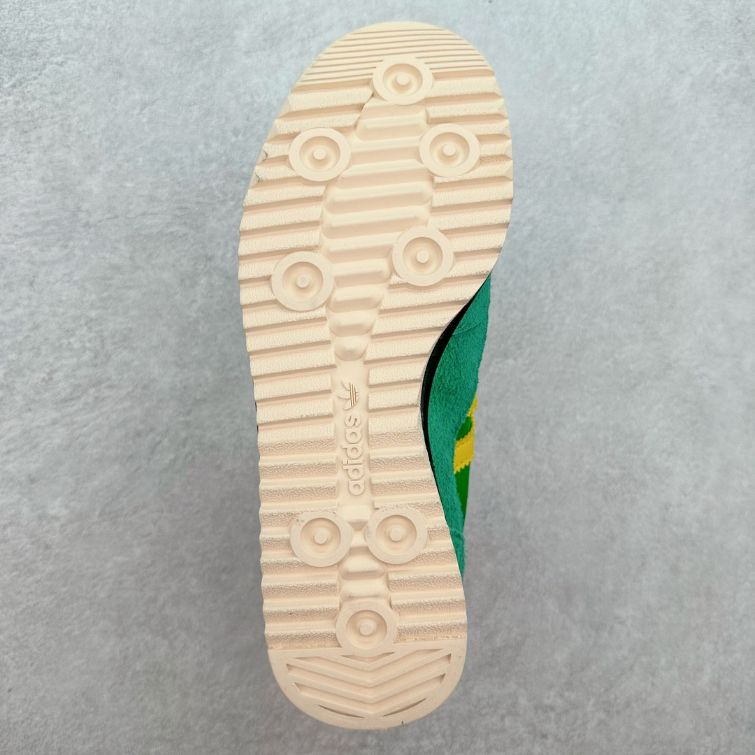 图片[9]-AD Wmns SL72 OG 系列德训足球风百搭低帮休闲运动板鞋 Originals推出复古「T头鞋」造型的SL72鞋款复刻，有男女两款可选。男生款为SL72RS，鞋型挺立饱满，鞋底增加高度，采用麂皮与布面制作，符合复古氛围；女生款为SL72OGW，致敬经典款式，鞋身纤细，还原70年代设计，以绿色呈现，点缀金色细节。多款配色可选。「T 头鞋」这两年有多火大家见到了吧？明星、穿搭博主几乎人手一双，凭借复古味的外观，以及亲民的价格，同样成为了不少球鞋玩家日常上脚首选。近日 adidas Originals 将有「T 头鞋」造型的诞生于 1972 年的 SL72 鞋款复刻带回，各位买鞋又有新选择了。1972 年 SL72 问世后，引领了后来阿迪达斯的跑鞋发展方向，其中「SL」代表了 Super Light，彰显了产品轻便的特性。1972 年 SL72 问世后，引领了后来阿迪达斯的跑鞋发展方向，其中「SL」代表了 Super Light，彰显了产品轻便的特性。这次 adidas Originals 延续其轻质经典的基因，带来男女两款 SL72。男生款带来 SL72 RS 鞋型，RS 意为 Reshaped（重塑），鞋款在保留了经典的外观基础上，在尼龙材质里增加了填充物，使鞋型更加挺立和饱满，鞋头则更加圆润，鞋底的 EVA 材质则增加了鞋款的高度。女生款则带来 SL72 OG W 鞋型，OG 顾名思义则是致敬经典款式，相较于 RS（Reshaped）鞋款，鞋身更加纤细，其整体鞋身轮廓、线条、细节、材质上尊崇 70 年代 SL72 的设计，还原经典味道。尺码：36 36⅔ 37⅓ 38 38⅔ 39⅓ 40 40⅔ 41⅓ 42 42⅔ 43⅓ 44 44⅔ 45-选品中心