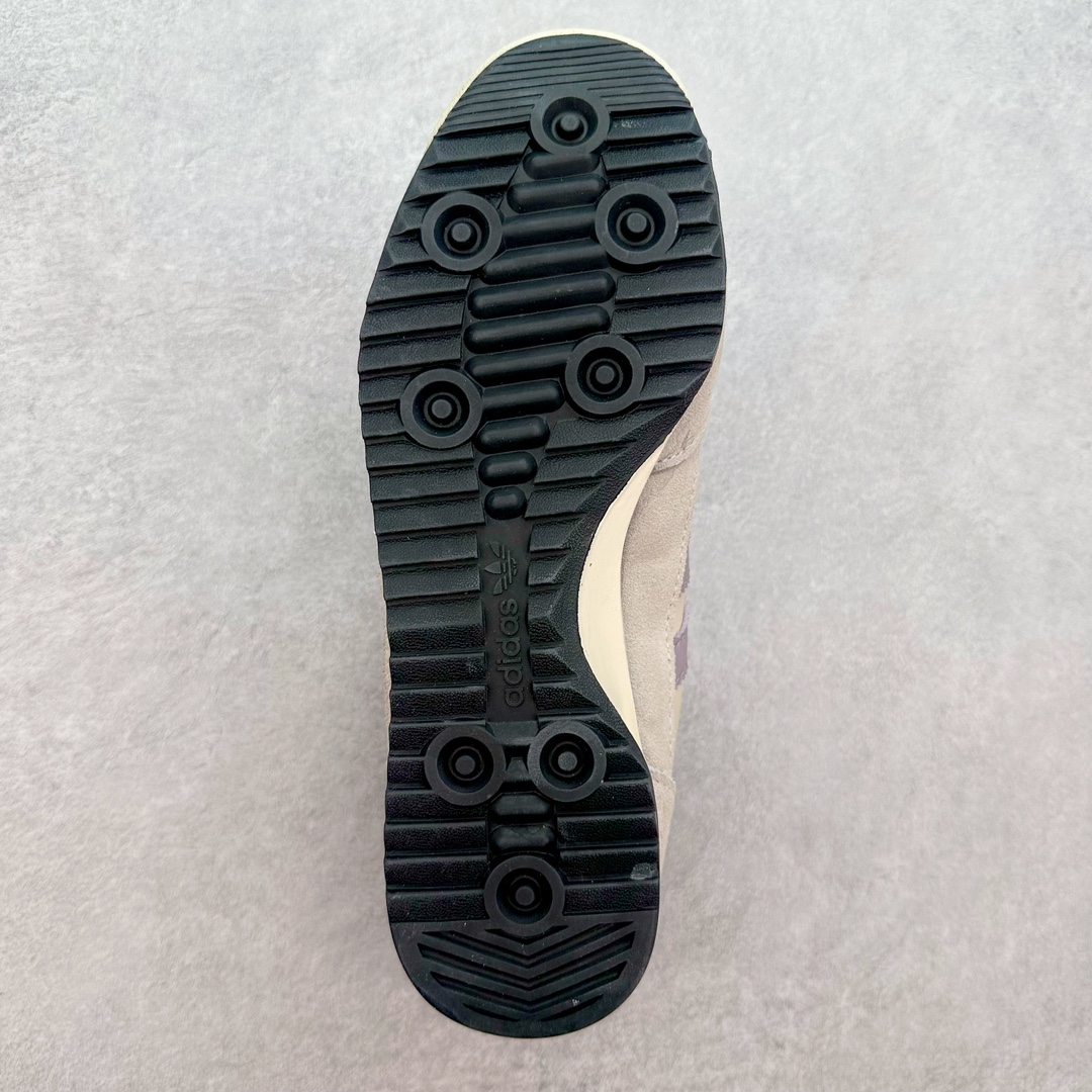 图片[9]-AD Wmns SL72 OG 系列德训足球风百搭低帮休闲运动板鞋 Originals推出复古「T头鞋」造型的SL72鞋款复刻，有男女两款可选。男生款为SL72RS，鞋型挺立饱满，鞋底增加高度，采用麂皮与布面制作，符合复古氛围；女生款为SL72OGW，致敬经典款式，鞋身纤细，还原70年代设计，以绿色呈现，点缀金色细节。多款配色可选。「T 头鞋」这两年有多火大家见到了吧？明星、穿搭博主几乎人手一双，凭借复古味的外观，以及亲民的价格，同样成为了不少球鞋玩家日常上脚首选。近日 adidas Originals 将有「T 头鞋」造型的诞生于 1972 年的 SL72 鞋款复刻带回，各位买鞋又有新选择了。1972 年 SL72 问世后，引领了后来阿迪达斯的跑鞋发展方向，其中「SL」代表了 Super Light，彰显了产品轻便的特性。1972 年 SL72 问世后，引领了后来阿迪达斯的跑鞋发展方向，其中「SL」代表了 Super Light，彰显了产品轻便的特性。这次 adidas Originals 延续其轻质经典的基因，带来男女两款 SL72。男生款带来 SL72 RS 鞋型，RS 意为 Reshaped（重塑），鞋款在保留了经典的外观基础上，在尼龙材质里增加了填充物，使鞋型更加挺立和饱满，鞋头则更加圆润，鞋底的 EVA 材质则增加了鞋款的高度。女生款则带来 SL72 OG W 鞋型，OG 顾名思义则是致敬经典款式，相较于 RS（Reshaped）鞋款，鞋身更加纤细，其整体鞋身轮廓、线条、细节、材质上尊崇 70 年代 SL72 的设计，还原经典味道。尺码：36 36⅔ 37⅓ 38 38⅔ 39⅓ 40 40⅔ 41⅓ 42 42⅔ 43⅓ 44 44⅔ 45-选品中心