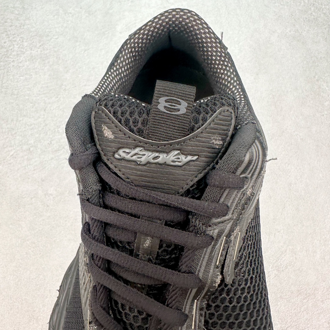 图片[5]-＃JC纯原 BALENCIAGA Stapler Sneakers 巴黎世家订书机鞋网布系带低帮走秀复古老爹鞋 尺码大小一比一还原Zp 区别其他工厂缩小两个号码 全套原纸板楦头开发 最原汁原味的灵魂版型 全鞋荧光划线卡点 胶水把控整洁度追求极致完美 每一双都是工艺品 多重QC质检 超越公司货的品控标准 实实在在的免检产品 原盒原配 正确字体电绣 粗细、位置、大小正确 侧边TPU 透气孔匹配意产原版 正确分离大底 TPU软底 原版一致大底LOGO 立体感十足 原厂皮料水洗做旧 采购原厂网纱 不含皮革 网布材料和聚氨酯 磨损效果 展现品牌对于新潮事物的热情 这款鞋子拥有巨大尺寸和醒目设计 符合当下”老爹鞋”的趋势 鞋子采用银灰配色 营造出低调而不失华丽的效果 10XL的尺码使它成为市场中最显眼的存在 适合追求个性化的人群 Balenciaga始终站在时尚前沿 此次发布的产品再次体现了他们的创新能力 偏大一码 尺码：35 36 37 38 39 40 41 42 43 44 45 46-选品中心