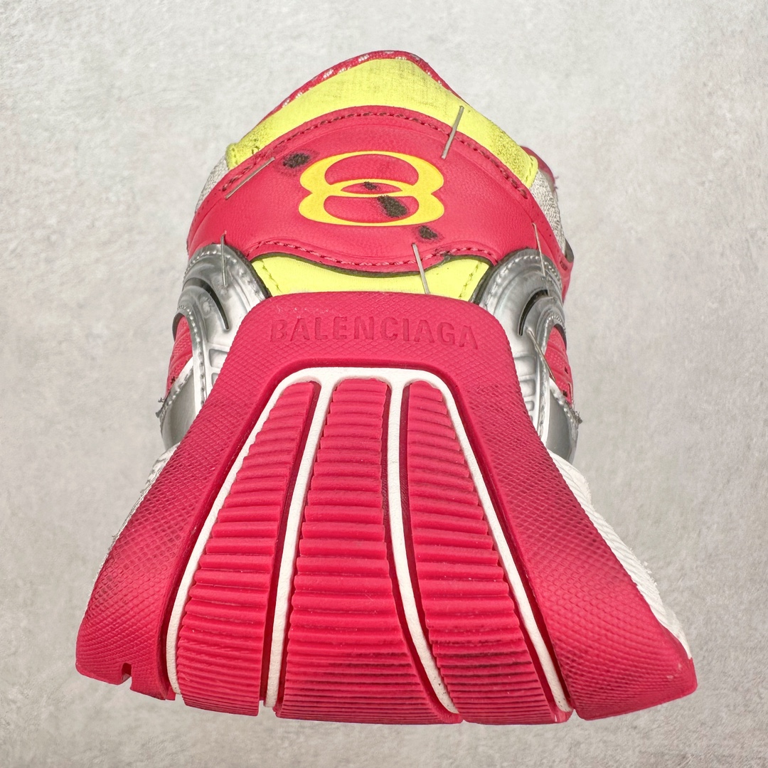 图片[8]-＃JC纯原 BALENCIAGA Stapler Sneakers 巴黎世家订书机鞋网布系带低帮走秀复古老爹鞋 尺码大小一比一还原Zp 区别其他工厂缩小两个号码 全套原纸板楦头开发 最原汁原味的灵魂版型 全鞋荧光划线卡点 胶水把控整洁度追求极致完美 每一双都是工艺品 多重QC质检 超越公司货的品控标准 实实在在的免检产品 原盒原配 正确字体电绣 粗细、位置、大小正确 侧边TPU 透气孔匹配意产原版 正确分离大底 TPU软底 原版一致大底LOGO 立体感十足 原厂皮料水洗做旧 采购原厂网纱 不含皮革 网布材料和聚氨酯 磨损效果 展现品牌对于新潮事物的热情 这款鞋子拥有巨大尺寸和醒目设计 符合当下”老爹鞋”的趋势 鞋子采用银灰配色 营造出低调而不失华丽的效果 10XL的尺码使它成为市场中最显眼的存在 适合追求个性化的人群 Balenciaga始终站在时尚前沿 此次发布的产品再次体现了他们的创新能力 偏大一码 尺码：35 36 37 38 39 40 41 42 43 44 45 46-选品中心
