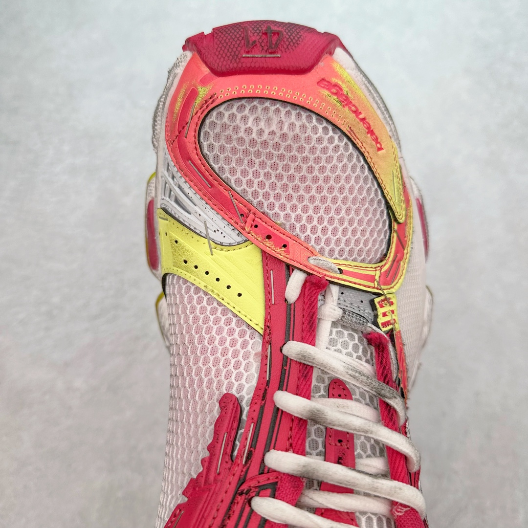 图片[4]-＃JC纯原 BALENCIAGA Stapler Sneakers 巴黎世家订书机鞋网布系带低帮走秀复古老爹鞋 尺码大小一比一还原Zp 区别其他工厂缩小两个号码 全套原纸板楦头开发 最原汁原味的灵魂版型 全鞋荧光划线卡点 胶水把控整洁度追求极致完美 每一双都是工艺品 多重QC质检 超越公司货的品控标准 实实在在的免检产品 原盒原配 正确字体电绣 粗细、位置、大小正确 侧边TPU 透气孔匹配意产原版 正确分离大底 TPU软底 原版一致大底LOGO 立体感十足 原厂皮料水洗做旧 采购原厂网纱 不含皮革 网布材料和聚氨酯 磨损效果 展现品牌对于新潮事物的热情 这款鞋子拥有巨大尺寸和醒目设计 符合当下”老爹鞋”的趋势 鞋子采用银灰配色 营造出低调而不失华丽的效果 10XL的尺码使它成为市场中最显眼的存在 适合追求个性化的人群 Balenciaga始终站在时尚前沿 此次发布的产品再次体现了他们的创新能力 偏大一码 尺码：35 36 37 38 39 40 41 42 43 44 45 46-选品中心