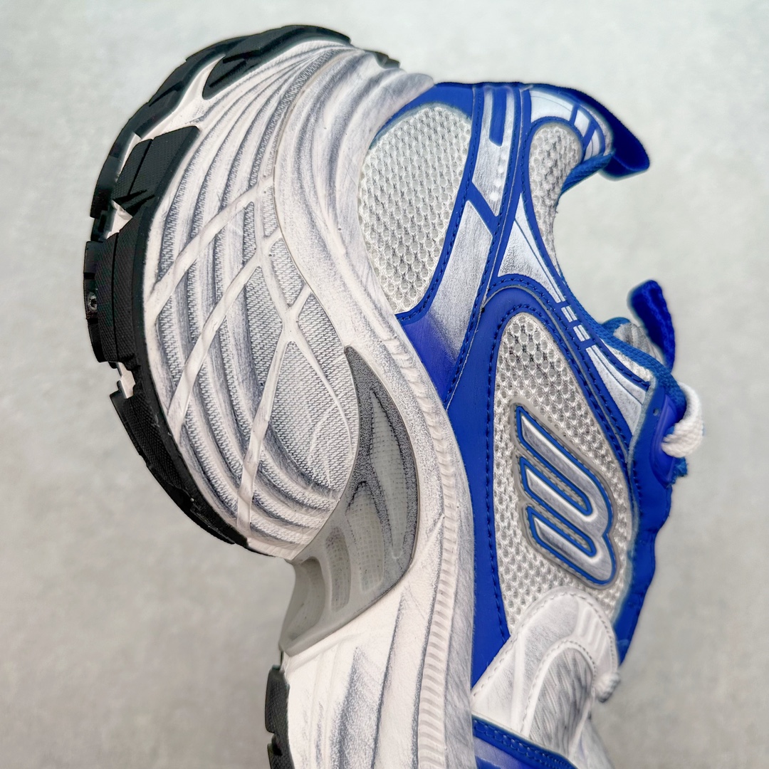 图片[6]-＃JC纯原 BALENCIAGA 10XL Sneakers 巴黎世家十二代网布系带低帮走秀复古老爹鞋 全套原纸板楦头开发 最原汁原味的灵魂版型 全鞋荧光划线卡点 胶水把控整洁度追求极致完美 每一双都是工艺品 多重QC质检 超越公司货的品控标准 实实在在的免检产品 原盒原配 正确字体电绣 粗细、位置、大小正确 侧边TPU 透气孔匹配意产原版 正确分离大底 TPU软底 原版一致大底LOGO 立体感十足 原厂皮料水洗做旧 采购原厂网纱 不含皮革 网布材料和聚氨酯 磨损效果 展现品牌对于新潮事物的热情 这款鞋子拥有巨大尺寸和醒目设计 符合当下”老爹鞋”的趋势 鞋子采用银灰配色 营造出低调而不失华丽的效果 10XL的尺码使它成为市场中最显眼的存在 适合追求个性化的人群 Balenciaga始终站在时尚前沿 此次发布的产品再次体现了他们的创新能力 尺码：35 36 37 38 39 40 41 42 43 44 45 46-选品中心