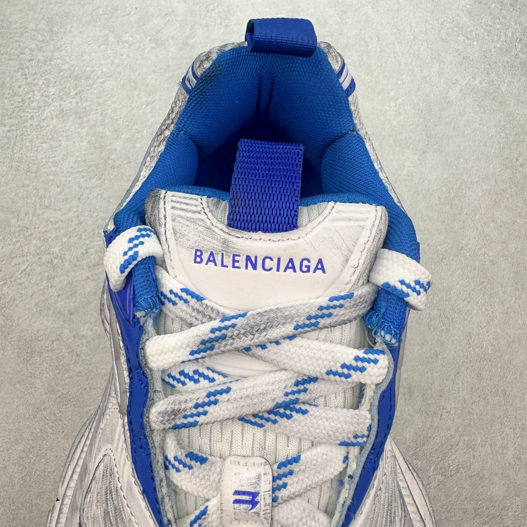 图片[5]-＃JC纯原 BALENCIAGA 10XL Sneakers 巴黎世家十二代网布系带低帮走秀复古老爹鞋 全套原纸板楦头开发 最原汁原味的灵魂版型 全鞋荧光划线卡点 胶水把控整洁度追求极致完美 每一双都是工艺品 多重QC质检 超越公司货的品控标准 实实在在的免检产品 原盒原配 正确字体电绣 粗细、位置、大小正确 侧边TPU 透气孔匹配意产原版 正确分离大底 TPU软底 原版一致大底LOGO 立体感十足 原厂皮料水洗做旧 采购原厂网纱 不含皮革 网布材料和聚氨酯 磨损效果 展现品牌对于新潮事物的热情 这款鞋子拥有巨大尺寸和醒目设计 符合当下”老爹鞋”的趋势 鞋子采用银灰配色 营造出低调而不失华丽的效果 10XL的尺码使它成为市场中最显眼的存在 适合追求个性化的人群 Balenciaga始终站在时尚前沿 此次发布的产品再次体现了他们的创新能力 尺码：35 36 37 38 39 40 41 42 43 44 45 46-选品中心