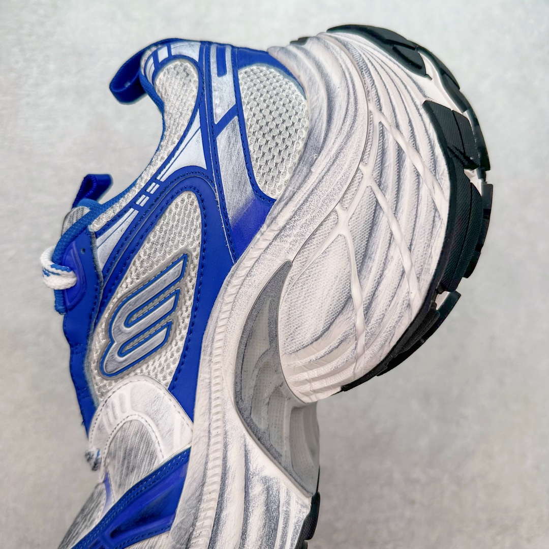 图片[7]-＃JC纯原 BALENCIAGA 10XL Sneakers 巴黎世家十二代网布系带低帮走秀复古老爹鞋 全套原纸板楦头开发 最原汁原味的灵魂版型 全鞋荧光划线卡点 胶水把控整洁度追求极致完美 每一双都是工艺品 多重QC质检 超越公司货的品控标准 实实在在的免检产品 原盒原配 正确字体电绣 粗细、位置、大小正确 侧边TPU 透气孔匹配意产原版 正确分离大底 TPU软底 原版一致大底LOGO 立体感十足 原厂皮料水洗做旧 采购原厂网纱 不含皮革 网布材料和聚氨酯 磨损效果 展现品牌对于新潮事物的热情 这款鞋子拥有巨大尺寸和醒目设计 符合当下”老爹鞋”的趋势 鞋子采用银灰配色 营造出低调而不失华丽的效果 10XL的尺码使它成为市场中最显眼的存在 适合追求个性化的人群 Balenciaga始终站在时尚前沿 此次发布的产品再次体现了他们的创新能力 尺码：35 36 37 38 39 40 41 42 43 44 45 46-选品中心