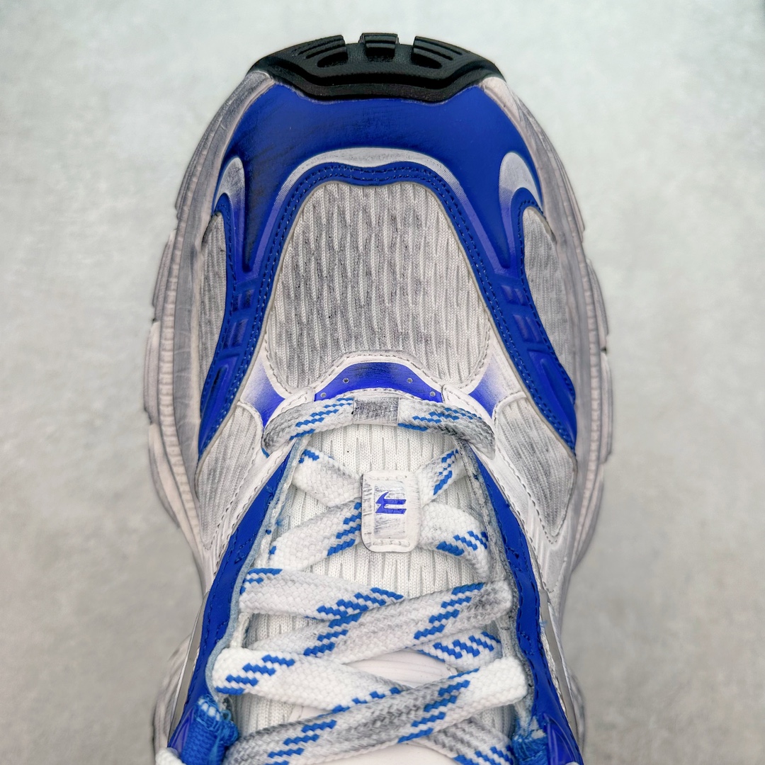 图片[4]-＃JC纯原 BALENCIAGA 10XL Sneakers 巴黎世家十二代网布系带低帮走秀复古老爹鞋 全套原纸板楦头开发 最原汁原味的灵魂版型 全鞋荧光划线卡点 胶水把控整洁度追求极致完美 每一双都是工艺品 多重QC质检 超越公司货的品控标准 实实在在的免检产品 原盒原配 正确字体电绣 粗细、位置、大小正确 侧边TPU 透气孔匹配意产原版 正确分离大底 TPU软底 原版一致大底LOGO 立体感十足 原厂皮料水洗做旧 采购原厂网纱 不含皮革 网布材料和聚氨酯 磨损效果 展现品牌对于新潮事物的热情 这款鞋子拥有巨大尺寸和醒目设计 符合当下”老爹鞋”的趋势 鞋子采用银灰配色 营造出低调而不失华丽的效果 10XL的尺码使它成为市场中最显眼的存在 适合追求个性化的人群 Balenciaga始终站在时尚前沿 此次发布的产品再次体现了他们的创新能力 尺码：35 36 37 38 39 40 41 42 43 44 45 46-选品中心