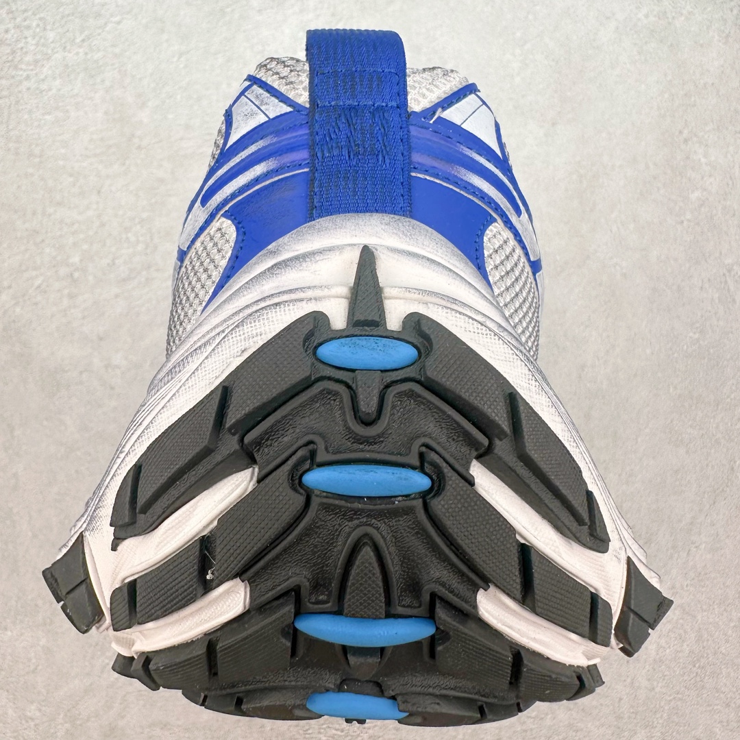 图片[8]-＃JC纯原 BALENCIAGA 10XL Sneakers 巴黎世家十二代网布系带低帮走秀复古老爹鞋 全套原纸板楦头开发 最原汁原味的灵魂版型 全鞋荧光划线卡点 胶水把控整洁度追求极致完美 每一双都是工艺品 多重QC质检 超越公司货的品控标准 实实在在的免检产品 原盒原配 正确字体电绣 粗细、位置、大小正确 侧边TPU 透气孔匹配意产原版 正确分离大底 TPU软底 原版一致大底LOGO 立体感十足 原厂皮料水洗做旧 采购原厂网纱 不含皮革 网布材料和聚氨酯 磨损效果 展现品牌对于新潮事物的热情 这款鞋子拥有巨大尺寸和醒目设计 符合当下”老爹鞋”的趋势 鞋子采用银灰配色 营造出低调而不失华丽的效果 10XL的尺码使它成为市场中最显眼的存在 适合追求个性化的人群 Balenciaga始终站在时尚前沿 此次发布的产品再次体现了他们的创新能力 尺码：35 36 37 38 39 40 41 42 43 44 45 46-选品中心