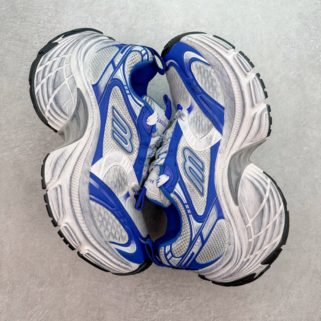 图片[3]-＃JC纯原 BALENCIAGA 10XL Sneakers 巴黎世家十二代网布系带低帮走秀复古老爹鞋 全套原纸板楦头开发 最原汁原味的灵魂版型 全鞋荧光划线卡点 胶水把控整洁度追求极致完美 每一双都是工艺品 多重QC质检 超越公司货的品控标准 实实在在的免检产品 原盒原配 正确字体电绣 粗细、位置、大小正确 侧边TPU 透气孔匹配意产原版 正确分离大底 TPU软底 原版一致大底LOGO 立体感十足 原厂皮料水洗做旧 采购原厂网纱 不含皮革 网布材料和聚氨酯 磨损效果 展现品牌对于新潮事物的热情 这款鞋子拥有巨大尺寸和醒目设计 符合当下”老爹鞋”的趋势 鞋子采用银灰配色 营造出低调而不失华丽的效果 10XL的尺码使它成为市场中最显眼的存在 适合追求个性化的人群 Balenciaga始终站在时尚前沿 此次发布的产品再次体现了他们的创新能力 尺码：35 36 37 38 39 40 41 42 43 44 45 46-选品中心