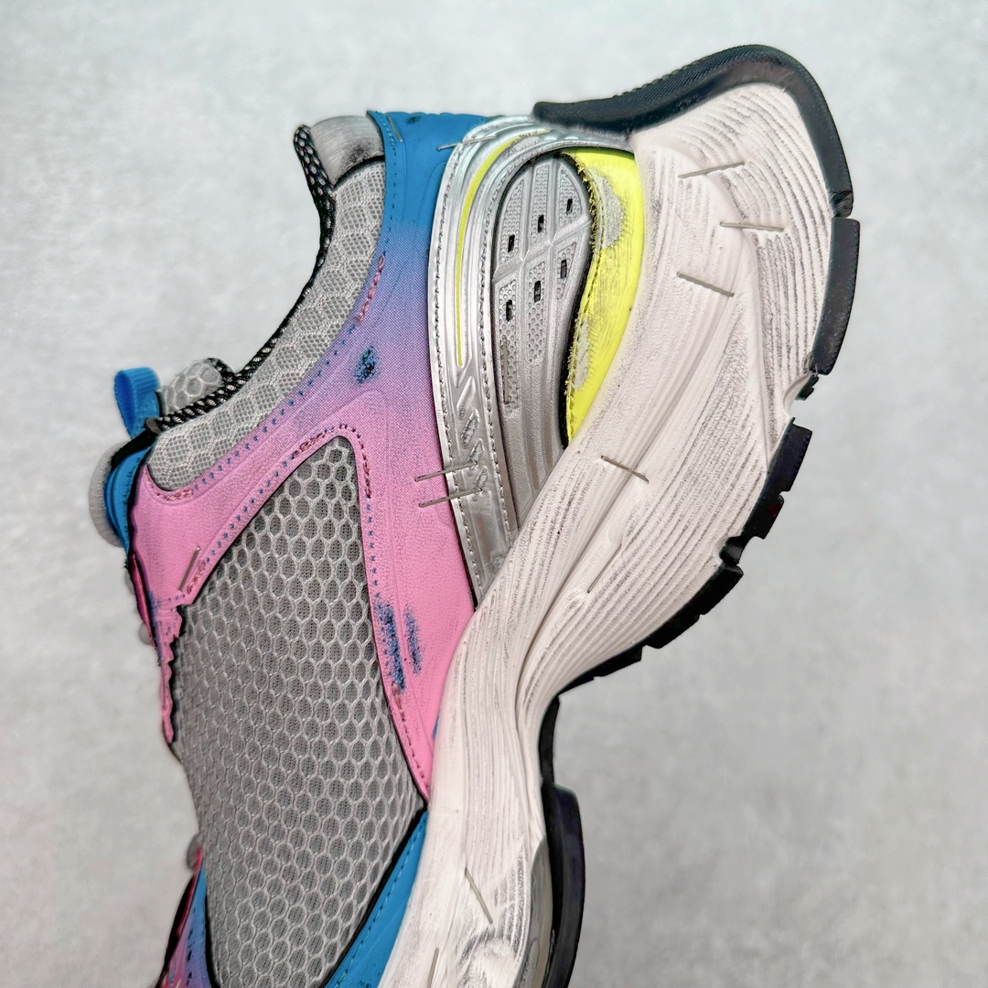 图片[7]-＃JC纯原 BALENCIAGA Stapler Sneakers 巴黎世家订书机鞋网布系带低帮走秀复古老爹鞋 尺码大小一比一还原Zp 区别其他工厂缩小两个号码 全套原纸板楦头开发 最原汁原味的灵魂版型 全鞋荧光划线卡点 胶水把控整洁度追求极致完美 每一双都是工艺品 多重QC质检 超越公司货的品控标准 实实在在的免检产品 原盒原配 正确字体电绣 粗细、位置、大小正确 侧边TPU 透气孔匹配意产原版 正确分离大底 TPU软底 原版一致大底LOGO 立体感十足 原厂皮料水洗做旧 采购原厂网纱 不含皮革 网布材料和聚氨酯 磨损效果 展现品牌对于新潮事物的热情 这款鞋子拥有巨大尺寸和醒目设计 符合当下”老爹鞋”的趋势 鞋子采用银灰配色 营造出低调而不失华丽的效果 10XL的尺码使它成为市场中最显眼的存在 适合追求个性化的人群 Balenciaga始终站在时尚前沿 此次发布的产品再次体现了他们的创新能力 偏大一码 尺码：35 36 37 38 39 40 41 42 43 44 45 46-选品中心