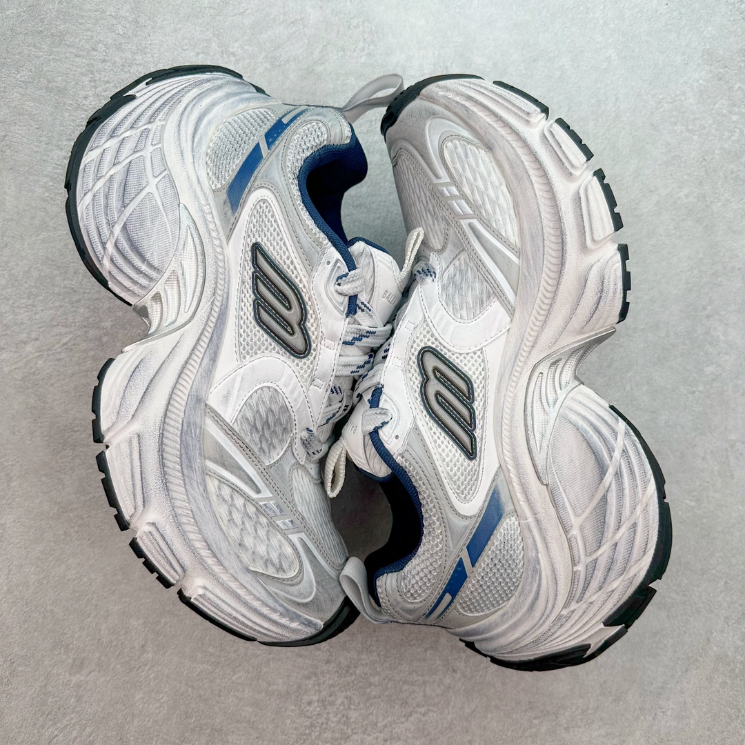 图片[3]-＃JC纯原 BALENCIAGA 10XL Sneakers 巴黎世家十二代网布系带低帮走秀复古老爹鞋 全套原纸板楦头开发 最原汁原味的灵魂版型 全鞋荧光划线卡点 胶水把控整洁度追求极致完美 每一双都是工艺品 多重QC质检 超越公司货的品控标准 实实在在的免检产品 原盒原配 正确字体电绣 粗细、位置、大小正确 侧边TPU 透气孔匹配意产原版 正确分离大底 TPU软底 原版一致大底LOGO 立体感十足 原厂皮料水洗做旧 采购原厂网纱 不含皮革 网布材料和聚氨酯 磨损效果 展现品牌对于新潮事物的热情 这款鞋子拥有巨大尺寸和醒目设计 符合当下”老爹鞋”的趋势 鞋子采用银灰配色 营造出低调而不失华丽的效果 10XL的尺码使它成为市场中最显眼的存在 适合追求个性化的人群 Balenciaga始终站在时尚前沿 此次发布的产品再次体现了他们的创新能力 尺码：35 36 37 38 39 40 41 42 43 44 45 46-选品中心