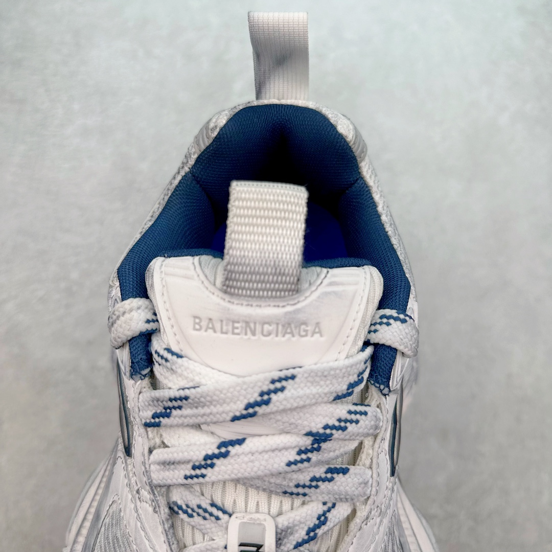 图片[5]-＃JC纯原 BALENCIAGA 10XL Sneakers 巴黎世家十二代网布系带低帮走秀复古老爹鞋 全套原纸板楦头开发 最原汁原味的灵魂版型 全鞋荧光划线卡点 胶水把控整洁度追求极致完美 每一双都是工艺品 多重QC质检 超越公司货的品控标准 实实在在的免检产品 原盒原配 正确字体电绣 粗细、位置、大小正确 侧边TPU 透气孔匹配意产原版 正确分离大底 TPU软底 原版一致大底LOGO 立体感十足 原厂皮料水洗做旧 采购原厂网纱 不含皮革 网布材料和聚氨酯 磨损效果 展现品牌对于新潮事物的热情 这款鞋子拥有巨大尺寸和醒目设计 符合当下”老爹鞋”的趋势 鞋子采用银灰配色 营造出低调而不失华丽的效果 10XL的尺码使它成为市场中最显眼的存在 适合追求个性化的人群 Balenciaga始终站在时尚前沿 此次发布的产品再次体现了他们的创新能力 尺码：35 36 37 38 39 40 41 42 43 44 45 46-选品中心