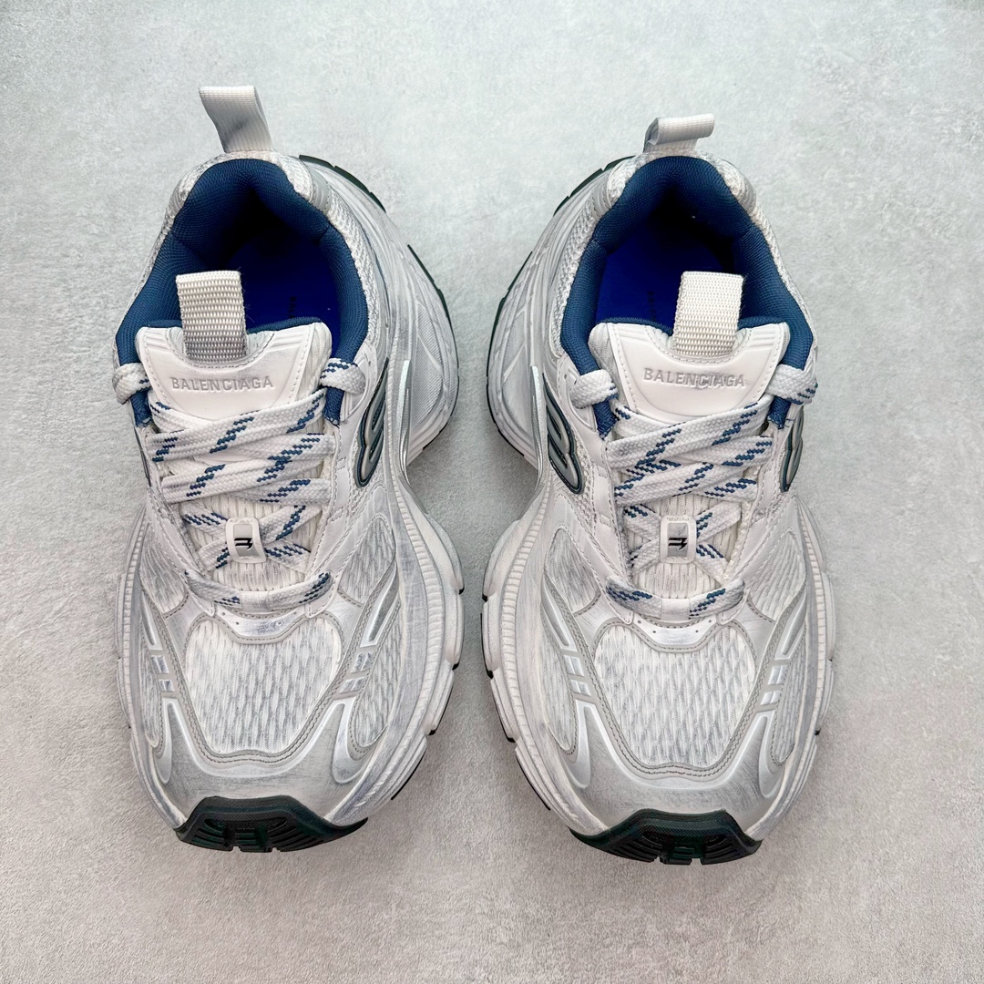 图片[2]-＃JC纯原 BALENCIAGA 10XL Sneakers 巴黎世家十二代网布系带低帮走秀复古老爹鞋 全套原纸板楦头开发 最原汁原味的灵魂版型 全鞋荧光划线卡点 胶水把控整洁度追求极致完美 每一双都是工艺品 多重QC质检 超越公司货的品控标准 实实在在的免检产品 原盒原配 正确字体电绣 粗细、位置、大小正确 侧边TPU 透气孔匹配意产原版 正确分离大底 TPU软底 原版一致大底LOGO 立体感十足 原厂皮料水洗做旧 采购原厂网纱 不含皮革 网布材料和聚氨酯 磨损效果 展现品牌对于新潮事物的热情 这款鞋子拥有巨大尺寸和醒目设计 符合当下”老爹鞋”的趋势 鞋子采用银灰配色 营造出低调而不失华丽的效果 10XL的尺码使它成为市场中最显眼的存在 适合追求个性化的人群 Balenciaga始终站在时尚前沿 此次发布的产品再次体现了他们的创新能力 尺码：35 36 37 38 39 40 41 42 43 44 45 46-选品中心