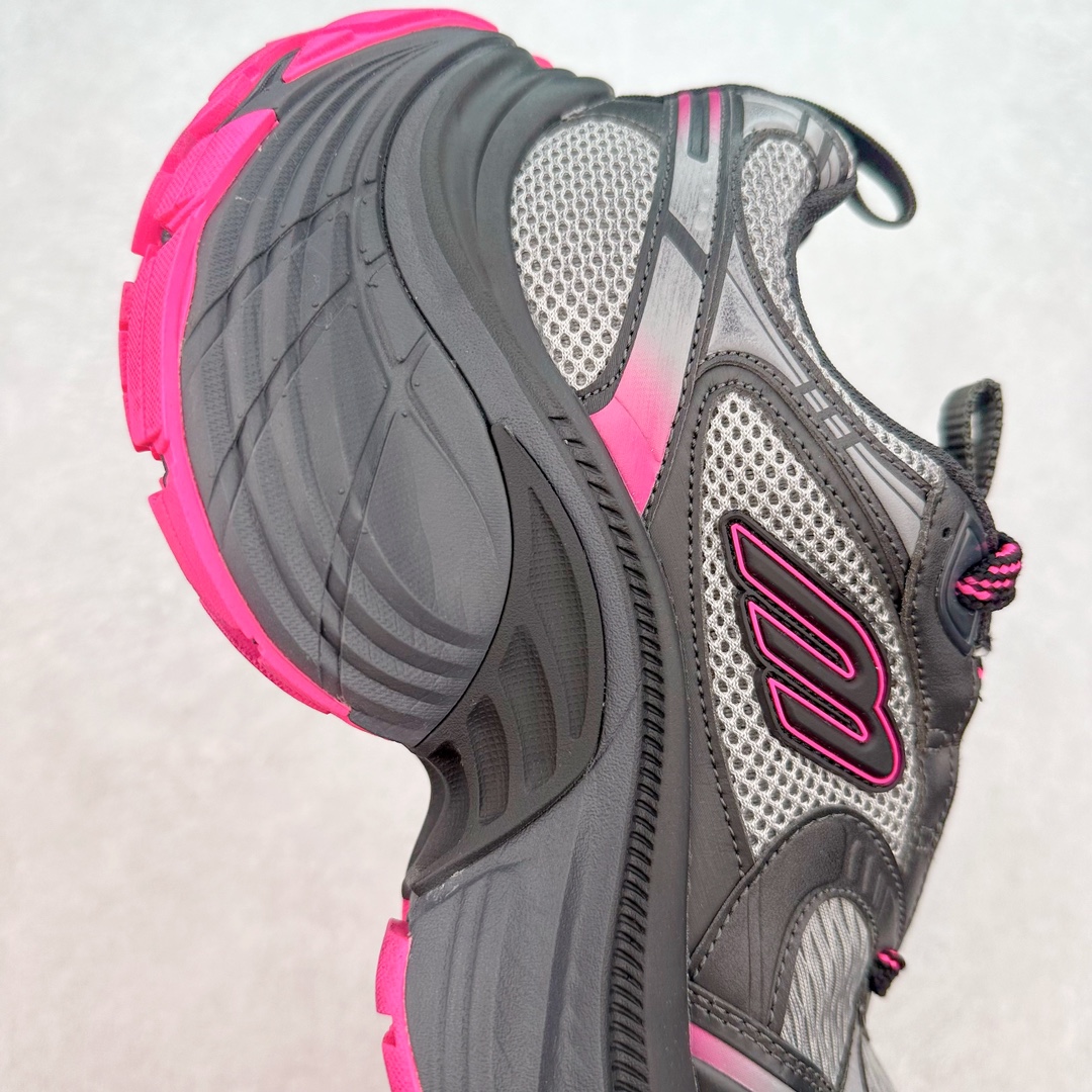 图片[6]-＃JC纯原 BALENCIAGA 10XL Sneakers 巴黎世家十二代网布系带低帮走秀复古老爹鞋 全套原纸板楦头开发 最原汁原味的灵魂版型 全鞋荧光划线卡点 胶水把控整洁度追求极致完美 每一双都是工艺品 多重QC质检 超越公司货的品控标准 实实在在的免检产品 原盒原配 正确字体电绣 粗细、位置、大小正确 侧边TPU 透气孔匹配意产原版 正确分离大底 TPU软底 原版一致大底LOGO 立体感十足 原厂皮料水洗做旧 采购原厂网纱 不含皮革 网布材料和聚氨酯 磨损效果 展现品牌对于新潮事物的热情 这款鞋子拥有巨大尺寸和醒目设计 符合当下”老爹鞋”的趋势 鞋子采用银灰配色 营造出低调而不失华丽的效果 10XL的尺码使它成为市场中最显眼的存在 适合追求个性化的人群 Balenciaga始终站在时尚前沿 此次发布的产品再次体现了他们的创新能力 尺码：35 36 37 38 39 40 41 42 43 44 45 46-选品中心