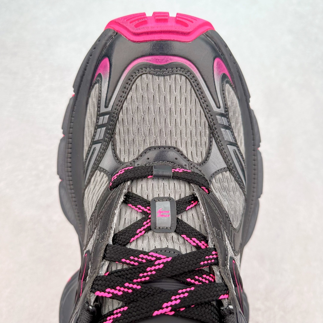 图片[4]-＃JC纯原 BALENCIAGA 10XL Sneakers 巴黎世家十二代网布系带低帮走秀复古老爹鞋 全套原纸板楦头开发 最原汁原味的灵魂版型 全鞋荧光划线卡点 胶水把控整洁度追求极致完美 每一双都是工艺品 多重QC质检 超越公司货的品控标准 实实在在的免检产品 原盒原配 正确字体电绣 粗细、位置、大小正确 侧边TPU 透气孔匹配意产原版 正确分离大底 TPU软底 原版一致大底LOGO 立体感十足 原厂皮料水洗做旧 采购原厂网纱 不含皮革 网布材料和聚氨酯 磨损效果 展现品牌对于新潮事物的热情 这款鞋子拥有巨大尺寸和醒目设计 符合当下”老爹鞋”的趋势 鞋子采用银灰配色 营造出低调而不失华丽的效果 10XL的尺码使它成为市场中最显眼的存在 适合追求个性化的人群 Balenciaga始终站在时尚前沿 此次发布的产品再次体现了他们的创新能力 尺码：35 36 37 38 39 40 41 42 43 44 45 46-选品中心