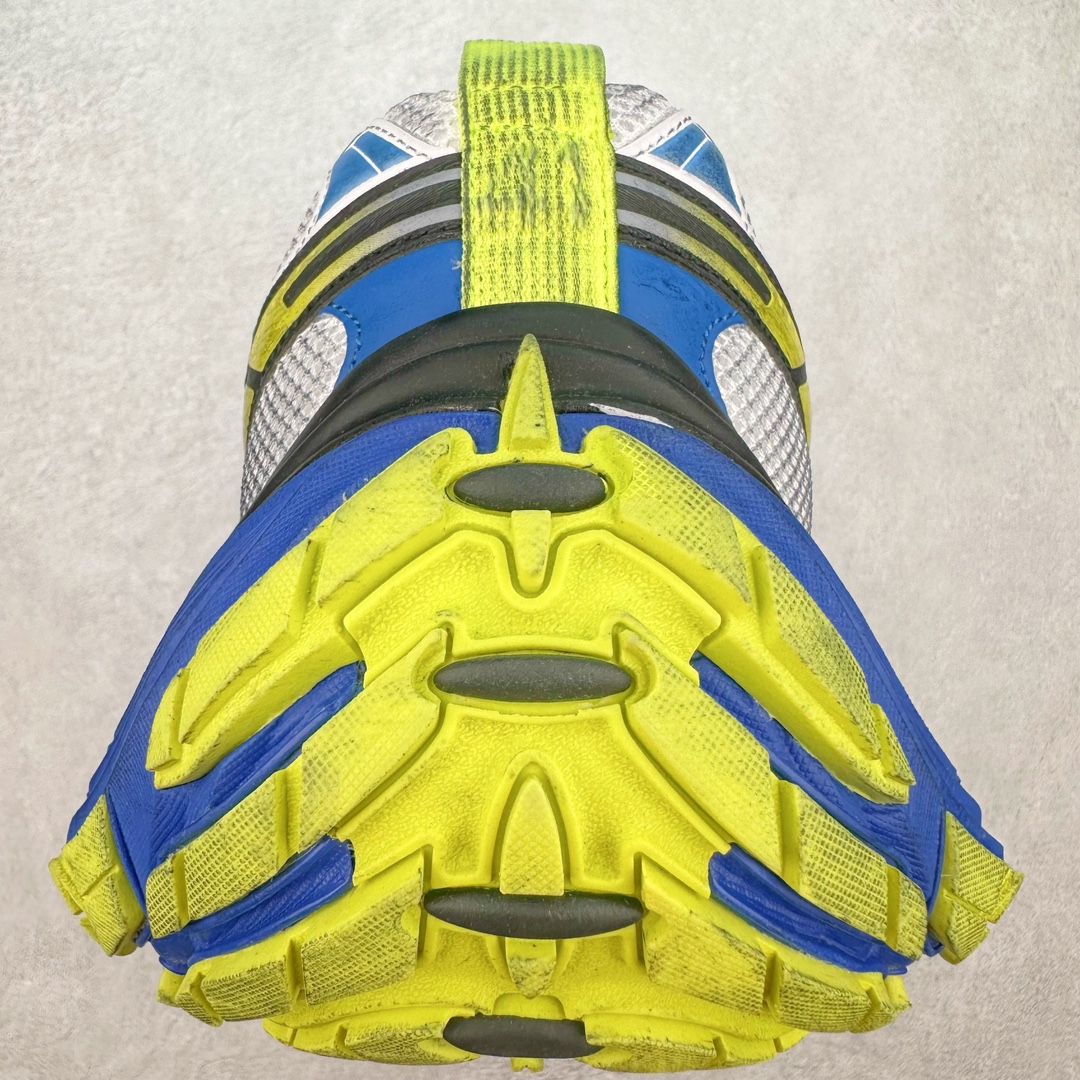 图片[8]-＃JC纯原 BALENCIAGA 10XL Sneakers 巴黎世家十二代网布系带低帮走秀复古老爹鞋 全套原纸板楦头开发 最原汁原味的灵魂版型 全鞋荧光划线卡点 胶水把控整洁度追求极致完美 每一双都是工艺品 多重QC质检 超越公司货的品控标准 实实在在的免检产品 原盒原配 正确字体电绣 粗细、位置、大小正确 侧边TPU 透气孔匹配意产原版 正确分离大底 TPU软底 原版一致大底LOGO 立体感十足 原厂皮料水洗做旧 采购原厂网纱 不含皮革 网布材料和聚氨酯 磨损效果 展现品牌对于新潮事物的热情 这款鞋子拥有巨大尺寸和醒目设计 符合当下”老爹鞋”的趋势 鞋子采用银灰配色 营造出低调而不失华丽的效果 10XL的尺码使它成为市场中最显眼的存在 适合追求个性化的人群 Balenciaga始终站在时尚前沿 此次发布的产品再次体现了他们的创新能力 尺码：35 36 37 38 39 40 41 42 43 44 45 46-选品中心