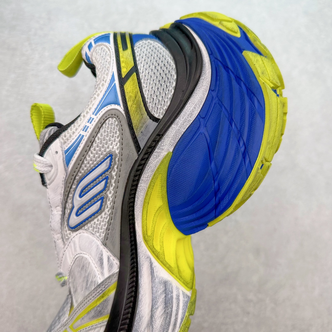 图片[7]-＃JC纯原 BALENCIAGA 10XL Sneakers 巴黎世家十二代网布系带低帮走秀复古老爹鞋 全套原纸板楦头开发 最原汁原味的灵魂版型 全鞋荧光划线卡点 胶水把控整洁度追求极致完美 每一双都是工艺品 多重QC质检 超越公司货的品控标准 实实在在的免检产品 原盒原配 正确字体电绣 粗细、位置、大小正确 侧边TPU 透气孔匹配意产原版 正确分离大底 TPU软底 原版一致大底LOGO 立体感十足 原厂皮料水洗做旧 采购原厂网纱 不含皮革 网布材料和聚氨酯 磨损效果 展现品牌对于新潮事物的热情 这款鞋子拥有巨大尺寸和醒目设计 符合当下”老爹鞋”的趋势 鞋子采用银灰配色 营造出低调而不失华丽的效果 10XL的尺码使它成为市场中最显眼的存在 适合追求个性化的人群 Balenciaga始终站在时尚前沿 此次发布的产品再次体现了他们的创新能力 尺码：35 36 37 38 39 40 41 42 43 44 45 46-选品中心