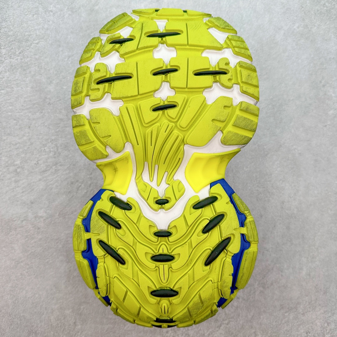 图片[9]-＃JC纯原 BALENCIAGA 10XL Sneakers 巴黎世家十二代网布系带低帮走秀复古老爹鞋 全套原纸板楦头开发 最原汁原味的灵魂版型 全鞋荧光划线卡点 胶水把控整洁度追求极致完美 每一双都是工艺品 多重QC质检 超越公司货的品控标准 实实在在的免检产品 原盒原配 正确字体电绣 粗细、位置、大小正确 侧边TPU 透气孔匹配意产原版 正确分离大底 TPU软底 原版一致大底LOGO 立体感十足 原厂皮料水洗做旧 采购原厂网纱 不含皮革 网布材料和聚氨酯 磨损效果 展现品牌对于新潮事物的热情 这款鞋子拥有巨大尺寸和醒目设计 符合当下”老爹鞋”的趋势 鞋子采用银灰配色 营造出低调而不失华丽的效果 10XL的尺码使它成为市场中最显眼的存在 适合追求个性化的人群 Balenciaga始终站在时尚前沿 此次发布的产品再次体现了他们的创新能力 尺码：35 36 37 38 39 40 41 42 43 44 45 46-选品中心