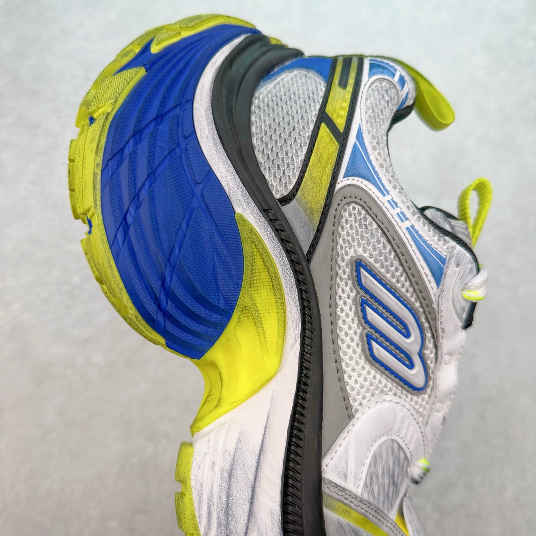 图片[6]-＃JC纯原 BALENCIAGA 10XL Sneakers 巴黎世家十二代网布系带低帮走秀复古老爹鞋 全套原纸板楦头开发 最原汁原味的灵魂版型 全鞋荧光划线卡点 胶水把控整洁度追求极致完美 每一双都是工艺品 多重QC质检 超越公司货的品控标准 实实在在的免检产品 原盒原配 正确字体电绣 粗细、位置、大小正确 侧边TPU 透气孔匹配意产原版 正确分离大底 TPU软底 原版一致大底LOGO 立体感十足 原厂皮料水洗做旧 采购原厂网纱 不含皮革 网布材料和聚氨酯 磨损效果 展现品牌对于新潮事物的热情 这款鞋子拥有巨大尺寸和醒目设计 符合当下”老爹鞋”的趋势 鞋子采用银灰配色 营造出低调而不失华丽的效果 10XL的尺码使它成为市场中最显眼的存在 适合追求个性化的人群 Balenciaga始终站在时尚前沿 此次发布的产品再次体现了他们的创新能力 尺码：35 36 37 38 39 40 41 42 43 44 45 46-选品中心