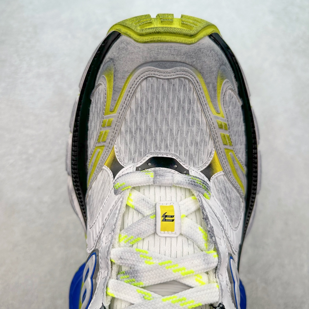 图片[4]-＃JC纯原 BALENCIAGA 10XL Sneakers 巴黎世家十二代网布系带低帮走秀复古老爹鞋 全套原纸板楦头开发 最原汁原味的灵魂版型 全鞋荧光划线卡点 胶水把控整洁度追求极致完美 每一双都是工艺品 多重QC质检 超越公司货的品控标准 实实在在的免检产品 原盒原配 正确字体电绣 粗细、位置、大小正确 侧边TPU 透气孔匹配意产原版 正确分离大底 TPU软底 原版一致大底LOGO 立体感十足 原厂皮料水洗做旧 采购原厂网纱 不含皮革 网布材料和聚氨酯 磨损效果 展现品牌对于新潮事物的热情 这款鞋子拥有巨大尺寸和醒目设计 符合当下”老爹鞋”的趋势 鞋子采用银灰配色 营造出低调而不失华丽的效果 10XL的尺码使它成为市场中最显眼的存在 适合追求个性化的人群 Balenciaga始终站在时尚前沿 此次发布的产品再次体现了他们的创新能力 尺码：35 36 37 38 39 40 41 42 43 44 45 46-选品中心