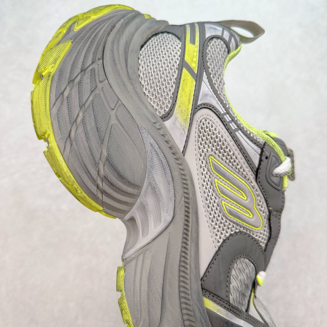 图片[6]-＃JC纯原 BALENCIAGA 10XL Sneakers 巴黎世家十二代网布系带低帮走秀复古老爹鞋 全套原纸板楦头开发 最原汁原味的灵魂版型 全鞋荧光划线卡点 胶水把控整洁度追求极致完美 每一双都是工艺品 多重QC质检 超越公司货的品控标准 实实在在的免检产品 原盒原配 正确字体电绣 粗细、位置、大小正确 侧边TPU 透气孔匹配意产原版 正确分离大底 TPU软底 原版一致大底LOGO 立体感十足 原厂皮料水洗做旧 采购原厂网纱 不含皮革 网布材料和聚氨酯 磨损效果 展现品牌对于新潮事物的热情 这款鞋子拥有巨大尺寸和醒目设计 符合当下”老爹鞋”的趋势 鞋子采用银灰配色 营造出低调而不失华丽的效果 10XL的尺码使它成为市场中最显眼的存在 适合追求个性化的人群 Balenciaga始终站在时尚前沿 此次发布的产品再次体现了他们的创新能力 尺码：35 36 37 38 39 40 41 42 43 44 45 46-选品中心