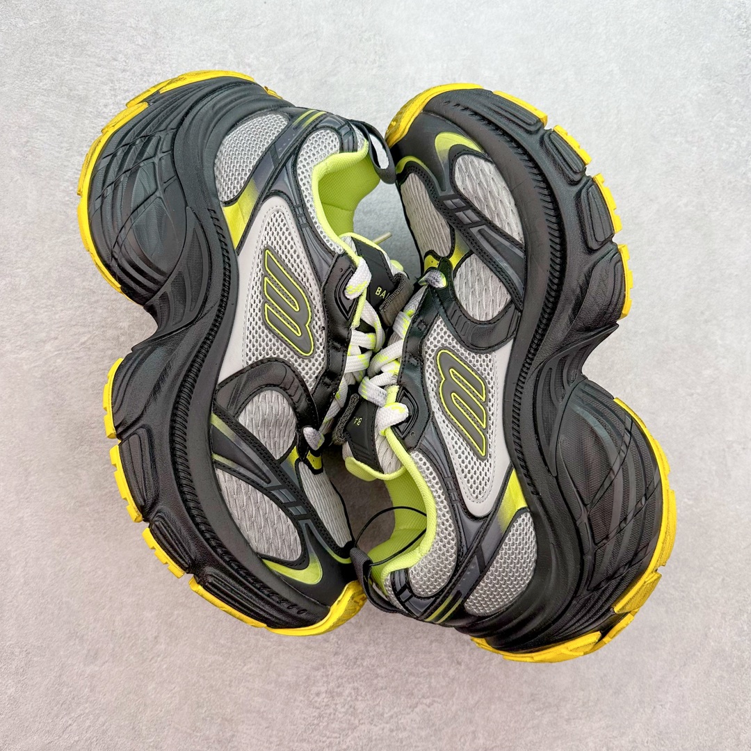 图片[3]-＃JC纯原 BALENCIAGA 10XL Sneakers 巴黎世家十二代网布系带低帮走秀复古老爹鞋 全套原纸板楦头开发 最原汁原味的灵魂版型 全鞋荧光划线卡点 胶水把控整洁度追求极致完美 每一双都是工艺品 多重QC质检 超越公司货的品控标准 实实在在的免检产品 原盒原配 正确字体电绣 粗细、位置、大小正确 侧边TPU 透气孔匹配意产原版 正确分离大底 TPU软底 原版一致大底LOGO 立体感十足 原厂皮料水洗做旧 采购原厂网纱 不含皮革 网布材料和聚氨酯 磨损效果 展现品牌对于新潮事物的热情 这款鞋子拥有巨大尺寸和醒目设计 符合当下”老爹鞋”的趋势 鞋子采用银灰配色 营造出低调而不失华丽的效果 10XL的尺码使它成为市场中最显眼的存在 适合追求个性化的人群 Balenciaga始终站在时尚前沿 此次发布的产品再次体现了他们的创新能力 尺码：35 36 37 38 39 40 41 42 43 44 45 46-选品中心