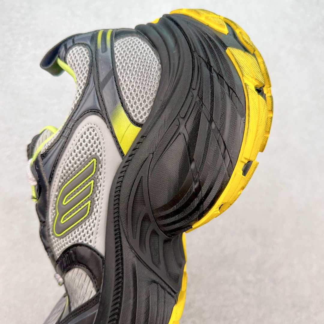 图片[7]-＃JC纯原 BALENCIAGA 10XL Sneakers 巴黎世家十二代网布系带低帮走秀复古老爹鞋 全套原纸板楦头开发 最原汁原味的灵魂版型 全鞋荧光划线卡点 胶水把控整洁度追求极致完美 每一双都是工艺品 多重QC质检 超越公司货的品控标准 实实在在的免检产品 原盒原配 正确字体电绣 粗细、位置、大小正确 侧边TPU 透气孔匹配意产原版 正确分离大底 TPU软底 原版一致大底LOGO 立体感十足 原厂皮料水洗做旧 采购原厂网纱 不含皮革 网布材料和聚氨酯 磨损效果 展现品牌对于新潮事物的热情 这款鞋子拥有巨大尺寸和醒目设计 符合当下”老爹鞋”的趋势 鞋子采用银灰配色 营造出低调而不失华丽的效果 10XL的尺码使它成为市场中最显眼的存在 适合追求个性化的人群 Balenciaga始终站在时尚前沿 此次发布的产品再次体现了他们的创新能力 尺码：35 36 37 38 39 40 41 42 43 44 45 46-选品中心