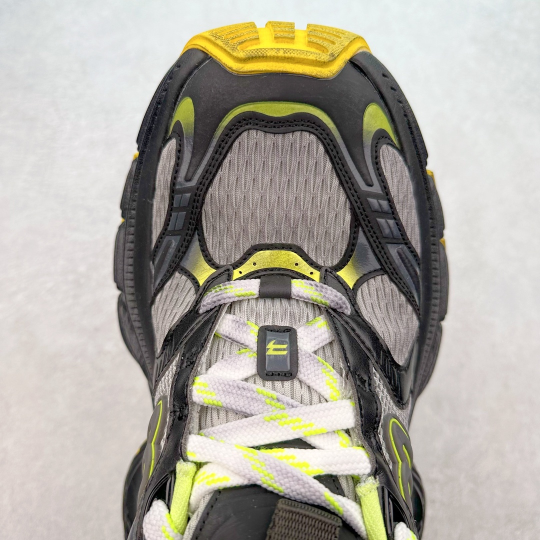 图片[4]-＃JC纯原 BALENCIAGA 10XL Sneakers 巴黎世家十二代网布系带低帮走秀复古老爹鞋 全套原纸板楦头开发 最原汁原味的灵魂版型 全鞋荧光划线卡点 胶水把控整洁度追求极致完美 每一双都是工艺品 多重QC质检 超越公司货的品控标准 实实在在的免检产品 原盒原配 正确字体电绣 粗细、位置、大小正确 侧边TPU 透气孔匹配意产原版 正确分离大底 TPU软底 原版一致大底LOGO 立体感十足 原厂皮料水洗做旧 采购原厂网纱 不含皮革 网布材料和聚氨酯 磨损效果 展现品牌对于新潮事物的热情 这款鞋子拥有巨大尺寸和醒目设计 符合当下”老爹鞋”的趋势 鞋子采用银灰配色 营造出低调而不失华丽的效果 10XL的尺码使它成为市场中最显眼的存在 适合追求个性化的人群 Balenciaga始终站在时尚前沿 此次发布的产品再次体现了他们的创新能力 尺码：35 36 37 38 39 40 41 42 43 44 45 46-选品中心