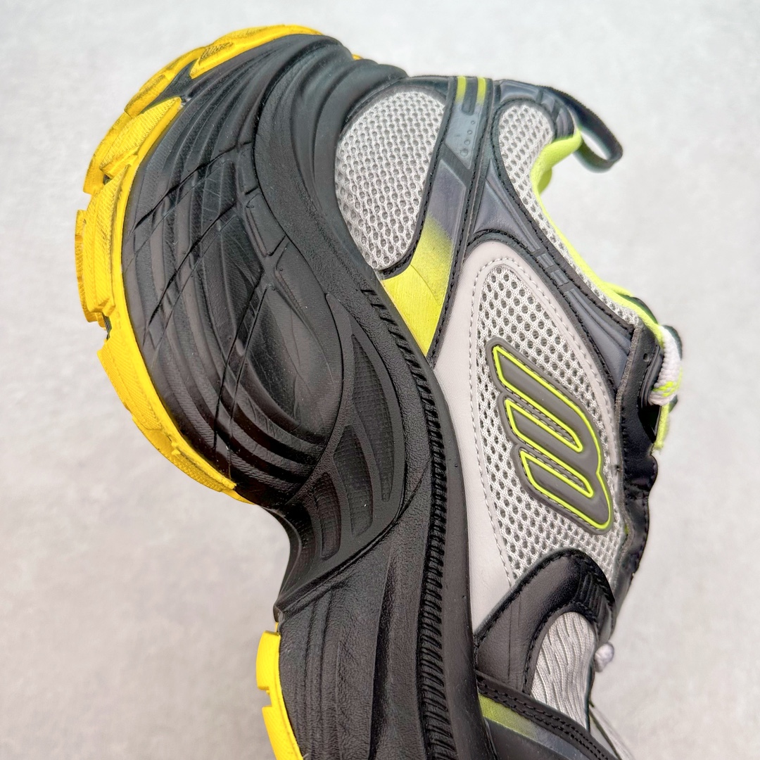 图片[6]-＃JC纯原 BALENCIAGA 10XL Sneakers 巴黎世家十二代网布系带低帮走秀复古老爹鞋 全套原纸板楦头开发 最原汁原味的灵魂版型 全鞋荧光划线卡点 胶水把控整洁度追求极致完美 每一双都是工艺品 多重QC质检 超越公司货的品控标准 实实在在的免检产品 原盒原配 正确字体电绣 粗细、位置、大小正确 侧边TPU 透气孔匹配意产原版 正确分离大底 TPU软底 原版一致大底LOGO 立体感十足 原厂皮料水洗做旧 采购原厂网纱 不含皮革 网布材料和聚氨酯 磨损效果 展现品牌对于新潮事物的热情 这款鞋子拥有巨大尺寸和醒目设计 符合当下”老爹鞋”的趋势 鞋子采用银灰配色 营造出低调而不失华丽的效果 10XL的尺码使它成为市场中最显眼的存在 适合追求个性化的人群 Balenciaga始终站在时尚前沿 此次发布的产品再次体现了他们的创新能力 尺码：35 36 37 38 39 40 41 42 43 44 45 46-选品中心