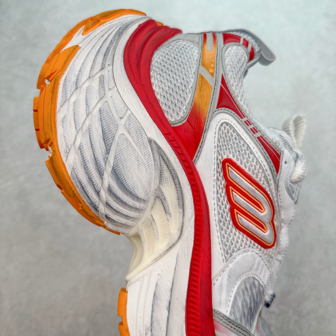 图片[6]-＃JC纯原 BALENCIAGA 10XL Sneakers 巴黎世家十二代网布系带低帮走秀复古老爹鞋 全套原纸板楦头开发 最原汁原味的灵魂版型 全鞋荧光划线卡点 胶水把控整洁度追求极致完美 每一双都是工艺品 多重QC质检 超越公司货的品控标准 实实在在的免检产品 原盒原配 正确字体电绣 粗细、位置、大小正确 侧边TPU 透气孔匹配意产原版 正确分离大底 TPU软底 原版一致大底LOGO 立体感十足 原厂皮料水洗做旧 采购原厂网纱 不含皮革 网布材料和聚氨酯 磨损效果 展现品牌对于新潮事物的热情 这款鞋子拥有巨大尺寸和醒目设计 符合当下”老爹鞋”的趋势 鞋子采用银灰配色 营造出低调而不失华丽的效果 10XL的尺码使它成为市场中最显眼的存在 适合追求个性化的人群 Balenciaga始终站在时尚前沿 此次发布的产品再次体现了他们的创新能力 尺码：35 36 37 38 39 40 41 42 43 44 45 46-选品中心