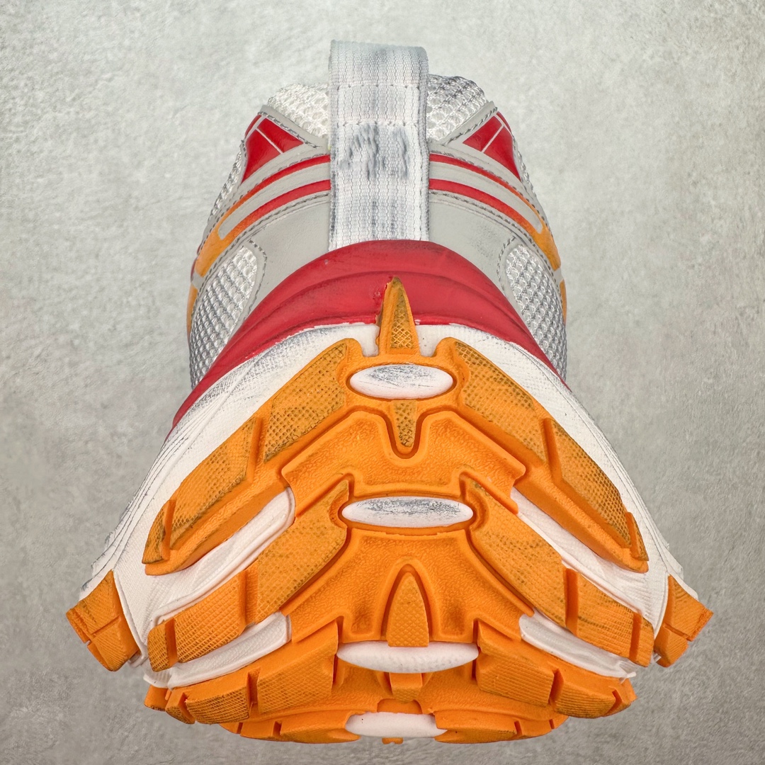 图片[8]-＃JC纯原 BALENCIAGA 10XL Sneakers 巴黎世家十二代网布系带低帮走秀复古老爹鞋 全套原纸板楦头开发 最原汁原味的灵魂版型 全鞋荧光划线卡点 胶水把控整洁度追求极致完美 每一双都是工艺品 多重QC质检 超越公司货的品控标准 实实在在的免检产品 原盒原配 正确字体电绣 粗细、位置、大小正确 侧边TPU 透气孔匹配意产原版 正确分离大底 TPU软底 原版一致大底LOGO 立体感十足 原厂皮料水洗做旧 采购原厂网纱 不含皮革 网布材料和聚氨酯 磨损效果 展现品牌对于新潮事物的热情 这款鞋子拥有巨大尺寸和醒目设计 符合当下”老爹鞋”的趋势 鞋子采用银灰配色 营造出低调而不失华丽的效果 10XL的尺码使它成为市场中最显眼的存在 适合追求个性化的人群 Balenciaga始终站在时尚前沿 此次发布的产品再次体现了他们的创新能力 尺码：35 36 37 38 39 40 41 42 43 44 45 46-选品中心